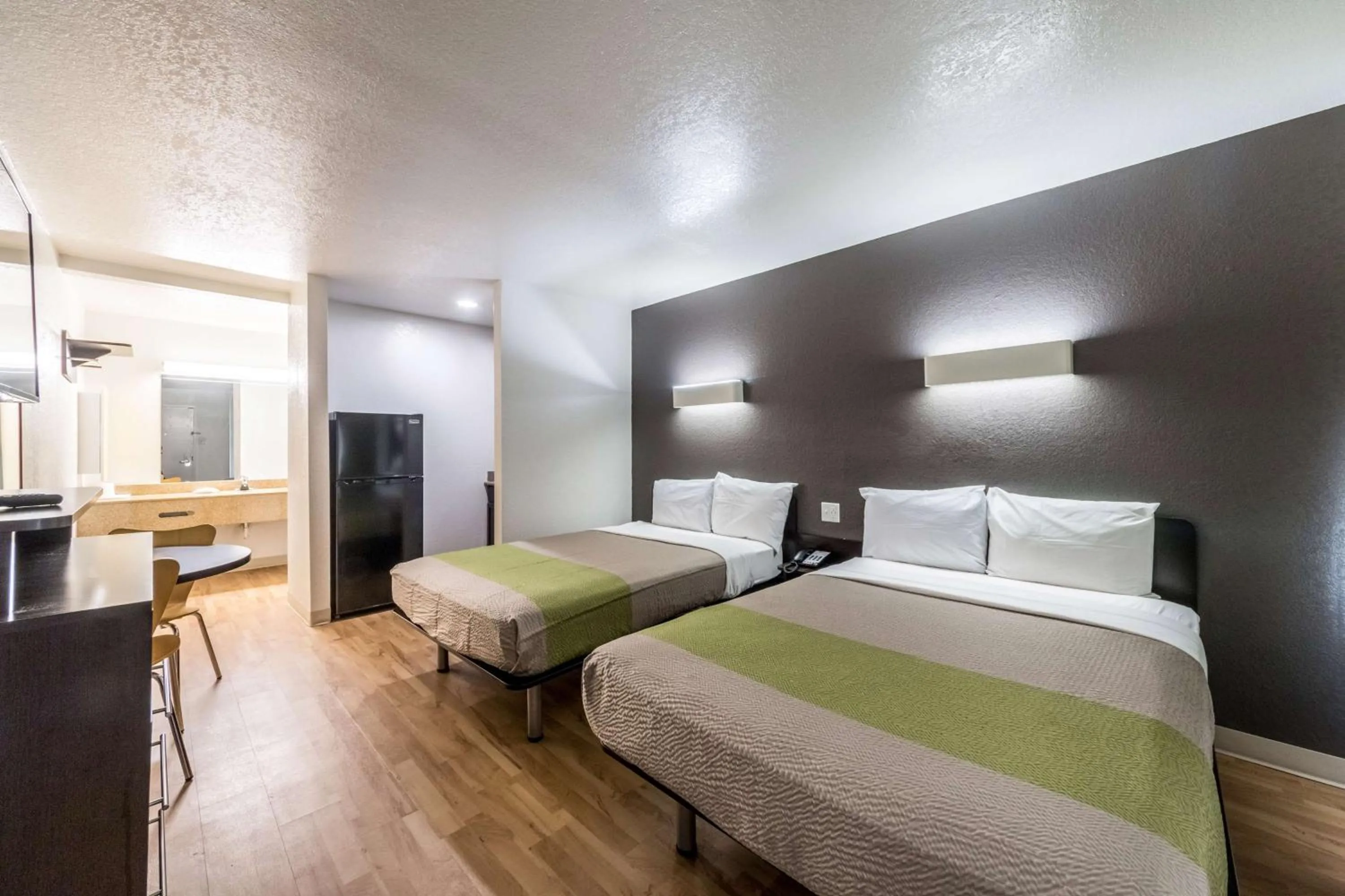 TV and multimedia, Bed in Studio 6-San Antonio, TX - Fort Sam Houston Area