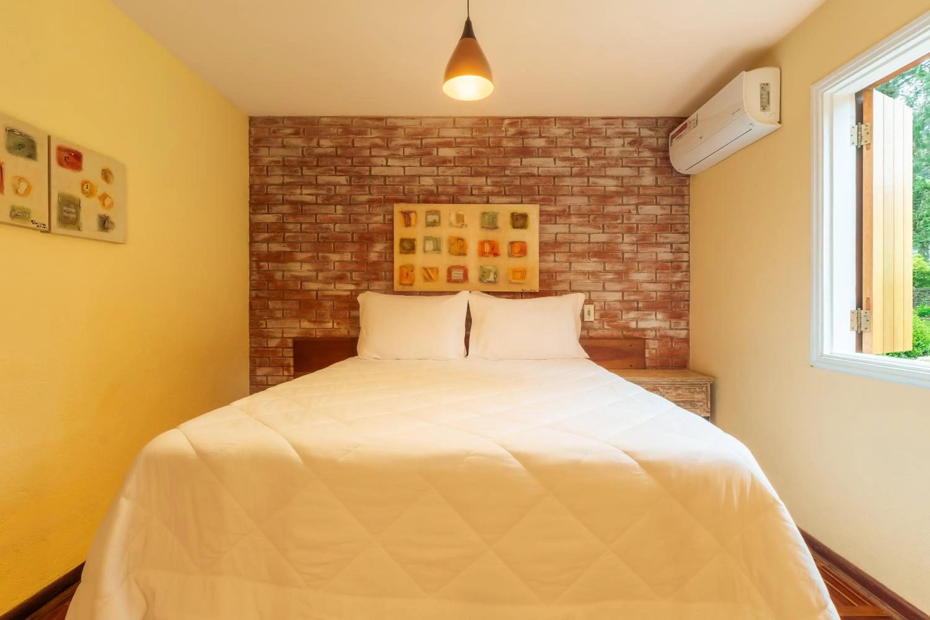 Photo of the whole room, Bed in Pousada Serra Villena