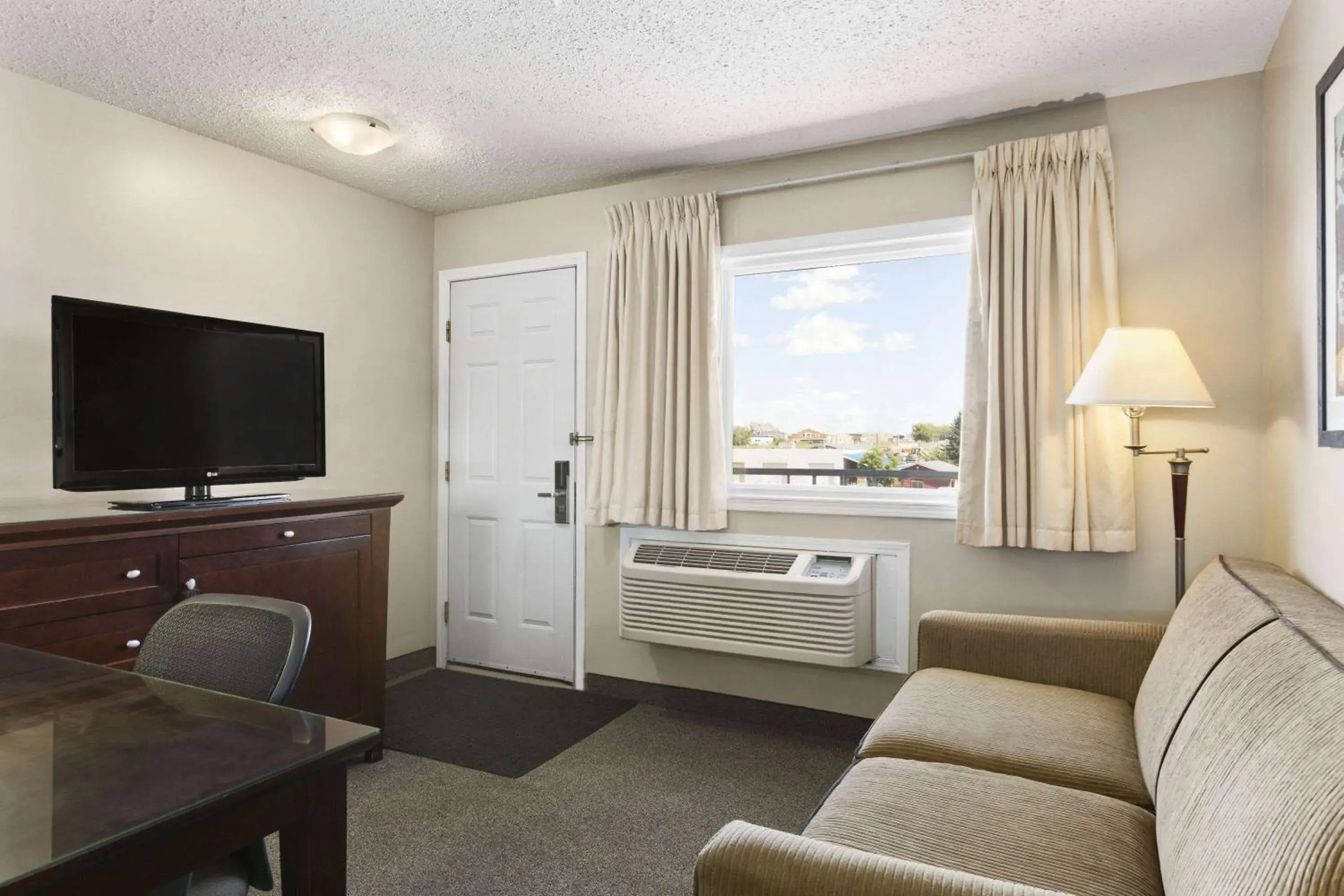 Superior Double Room with Sofa Bed- Non-Smoking in Thriftlodge Saskatoon Superior Double Room with Sofa Bed- Non-Smoking in Thriftlodge Saskatoon