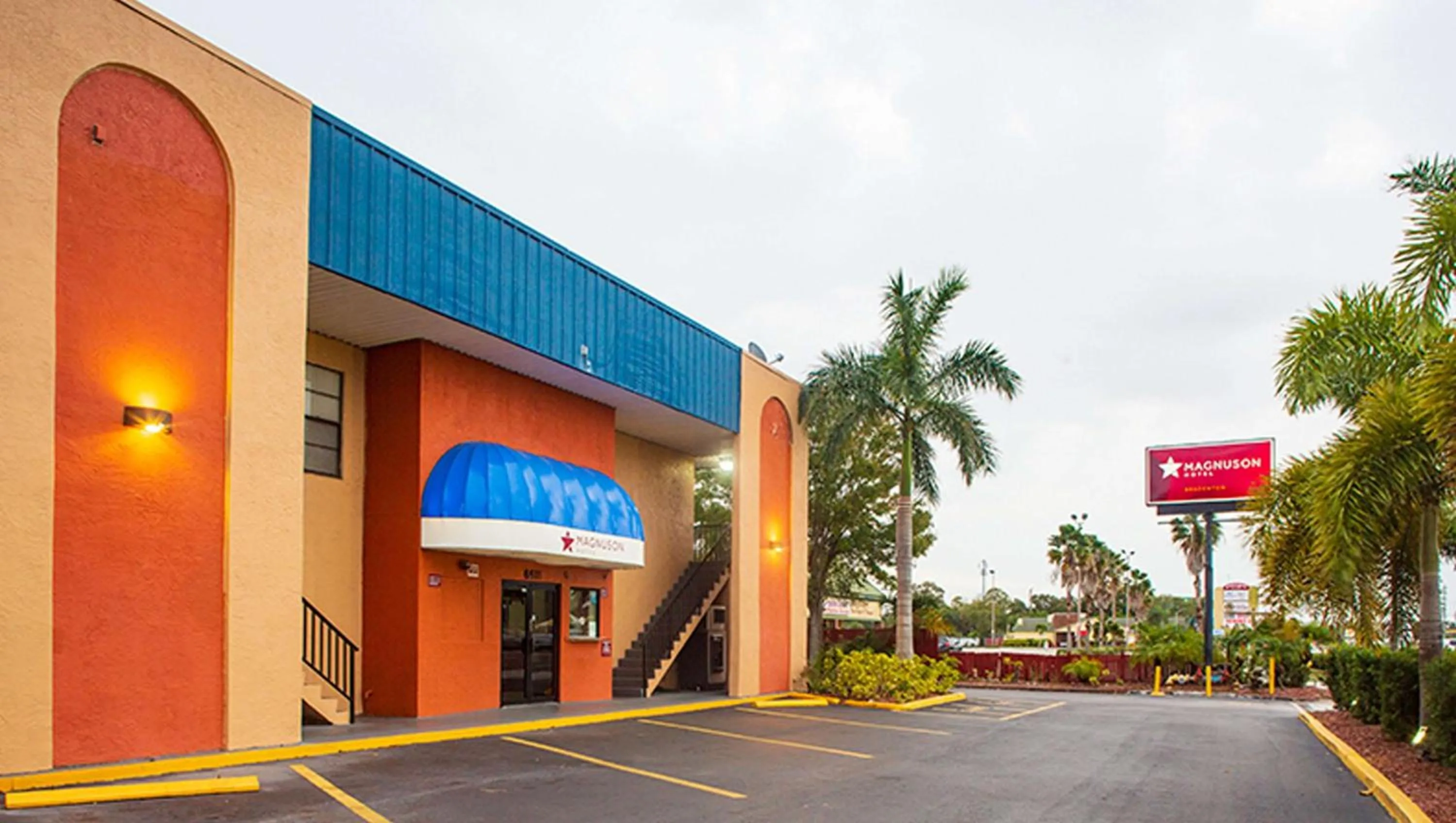 Property building in Magnuson Hotel Bradenton