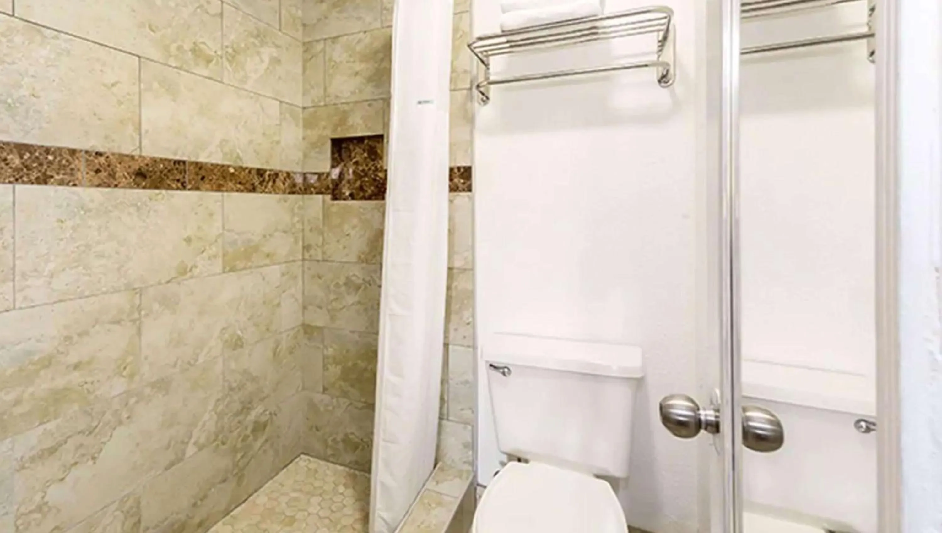 Bathroom in Magnuson Hotel Bradenton