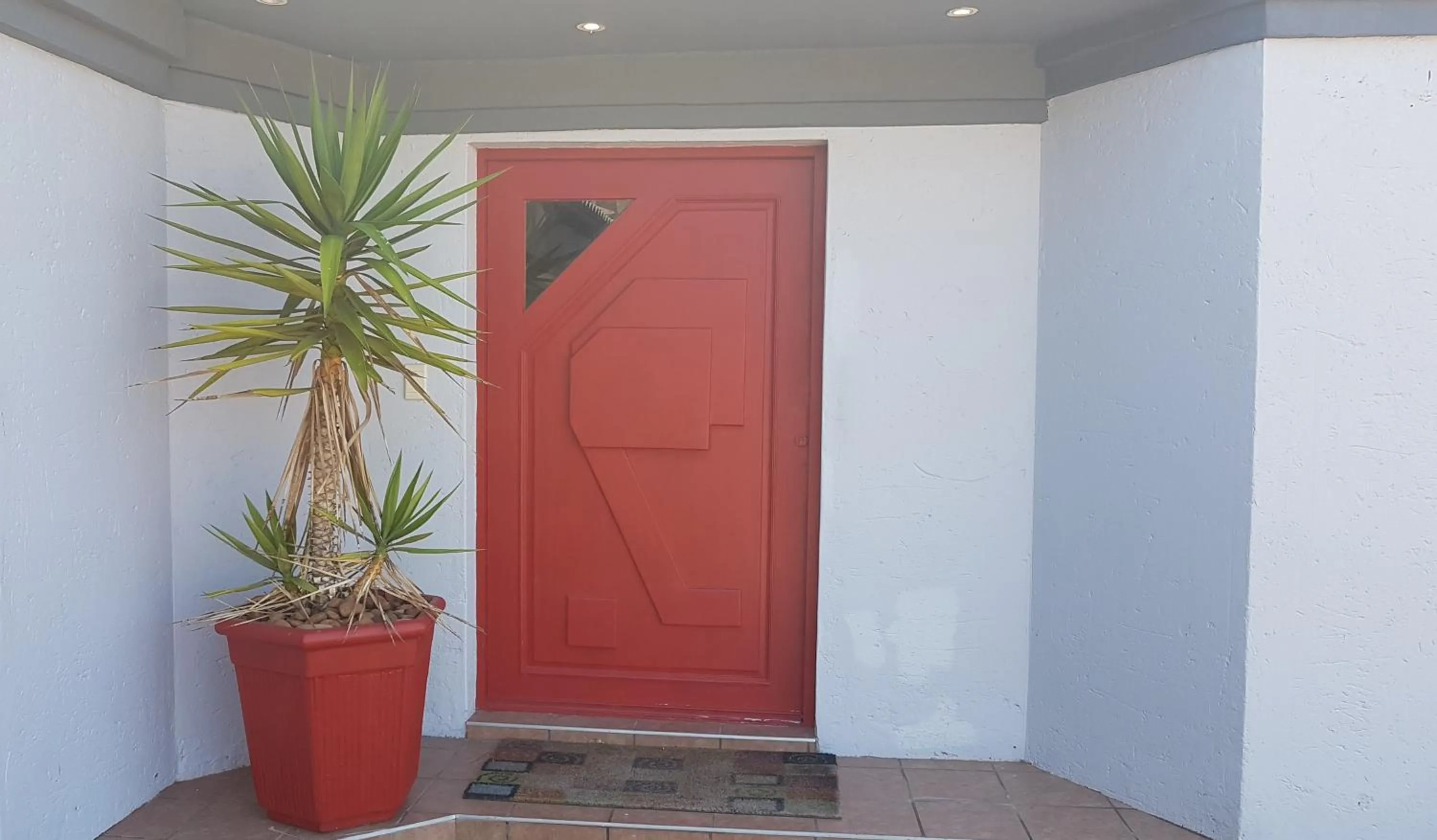 Facade/entrance in Eagle's Rest