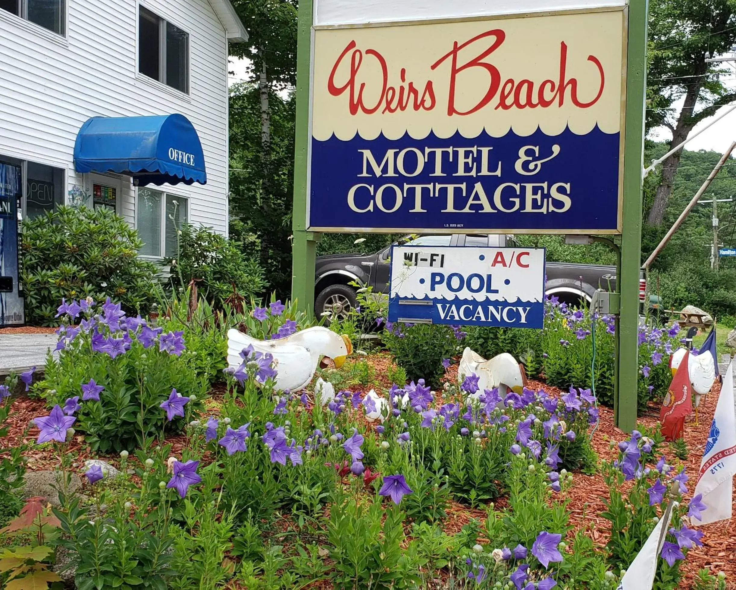 Weirs Beach Motel & Cottages Weirs Beach Motel & Cottages