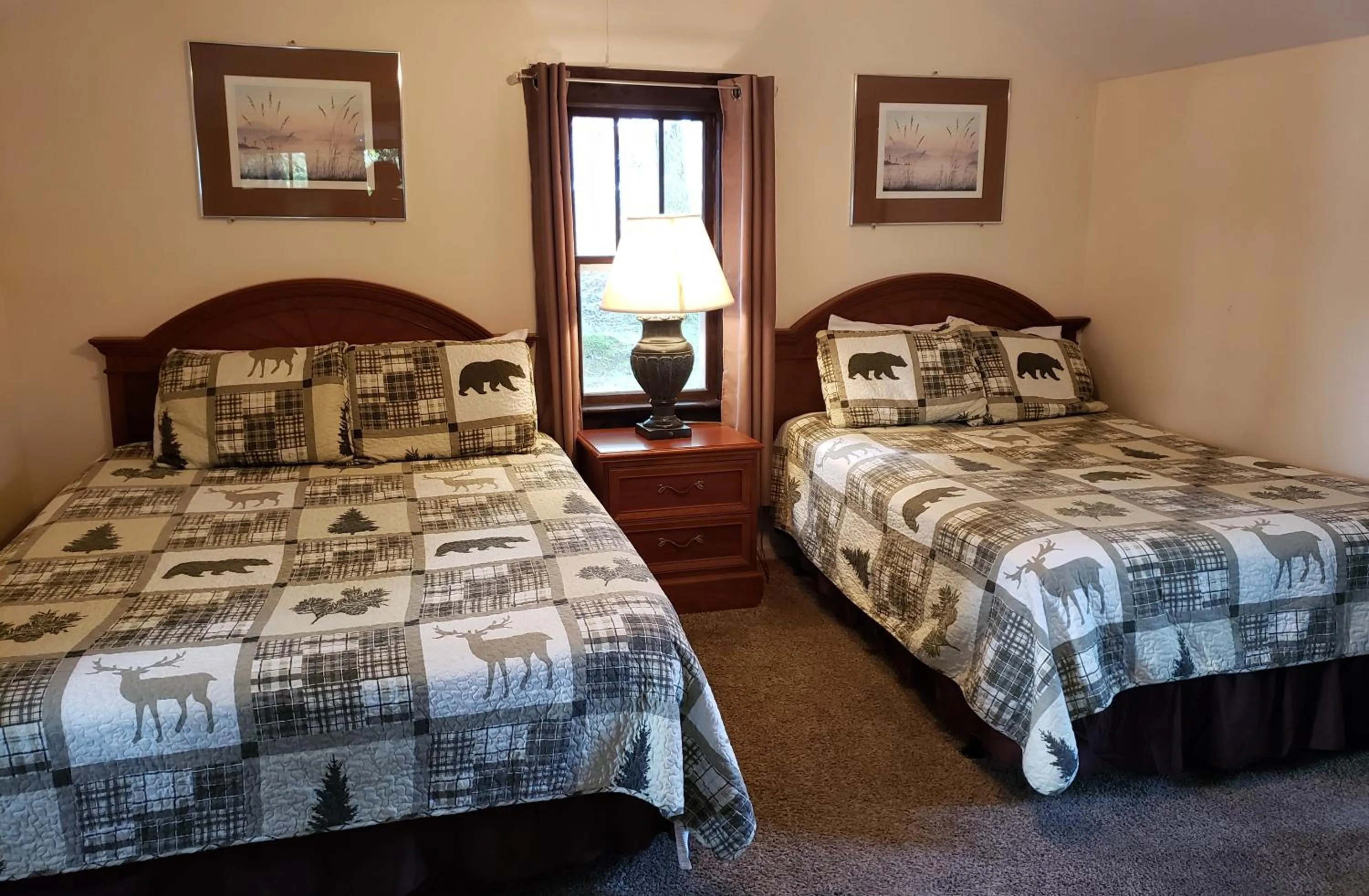 Photo of the whole room, Bed in Weirs Beach Motel & Cottages