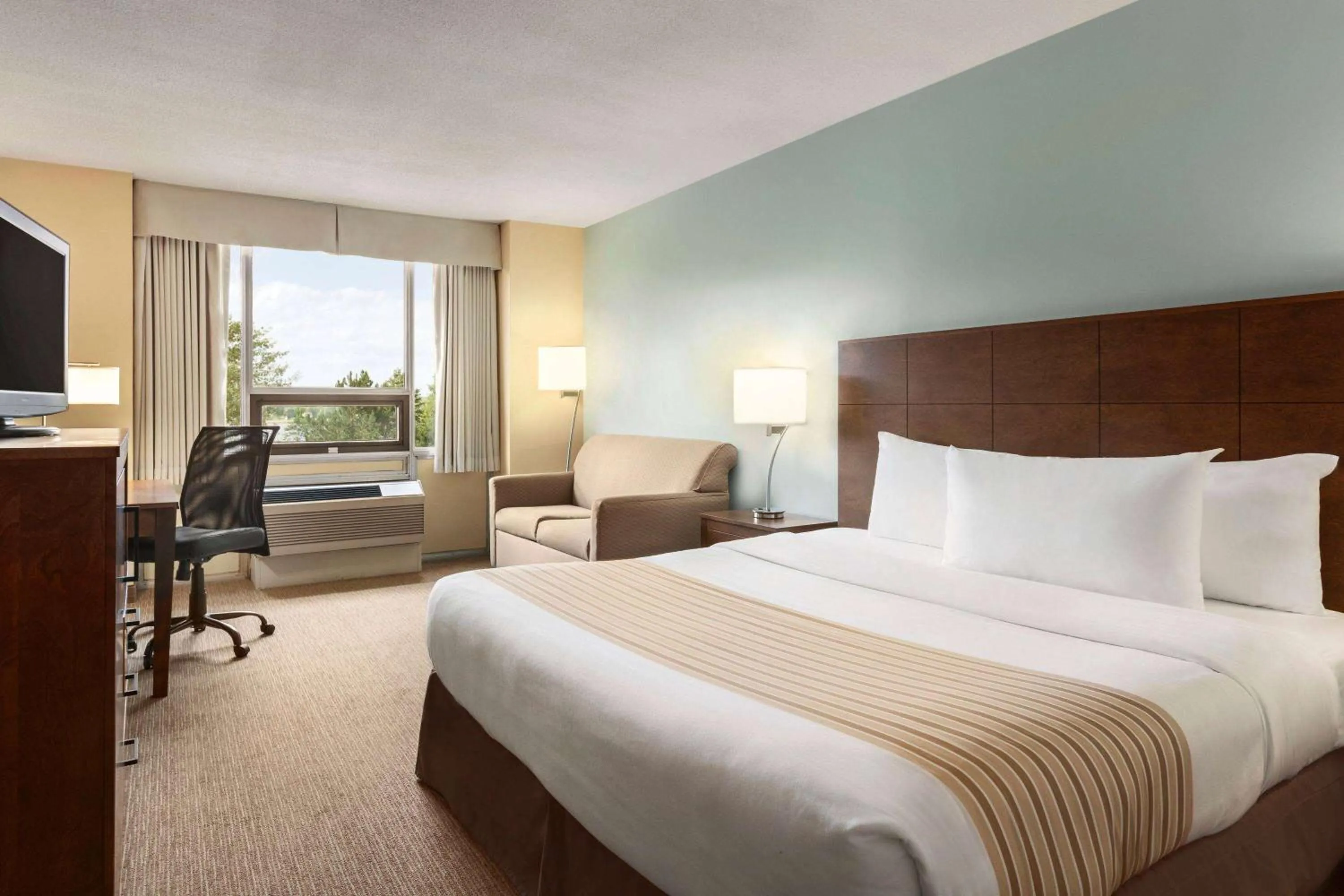 Photo of the whole room, Bed in Travelodge by Wyndham Sydney