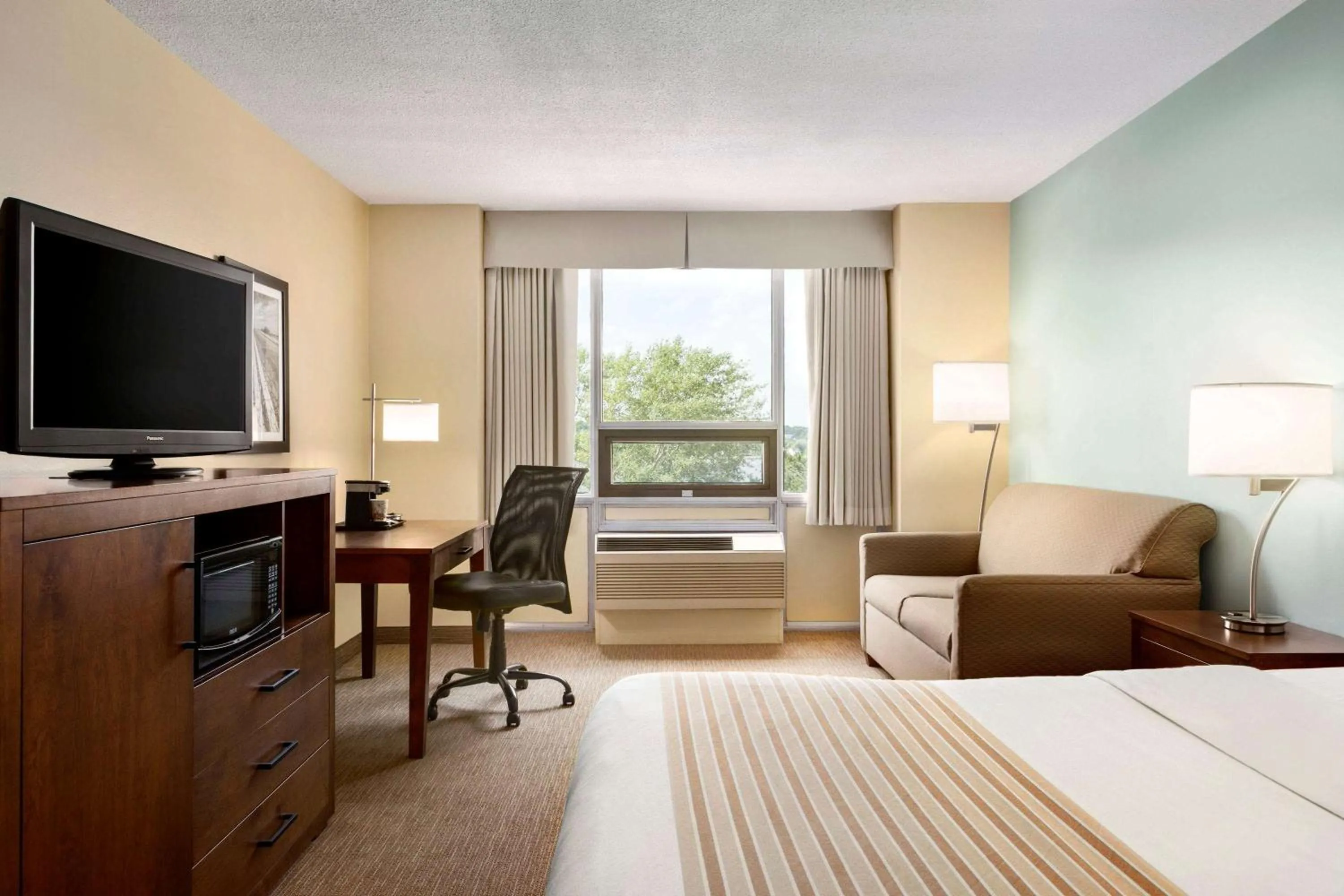 Photo of the whole room, Bed in Travelodge by Wyndham Sydney