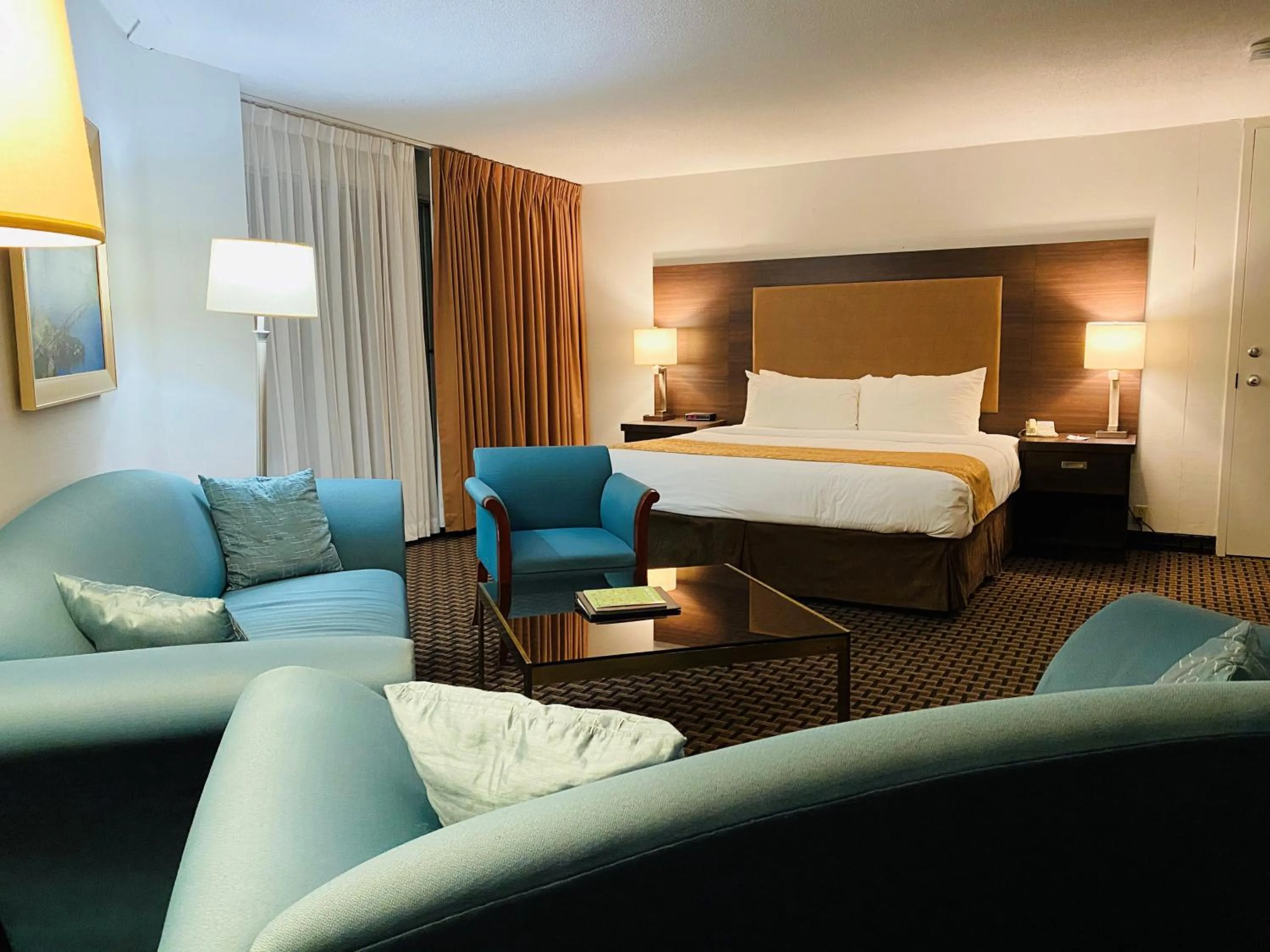 Bedroom, Bed in Ramada by Wyndham Belleville Harbourview Conference Center