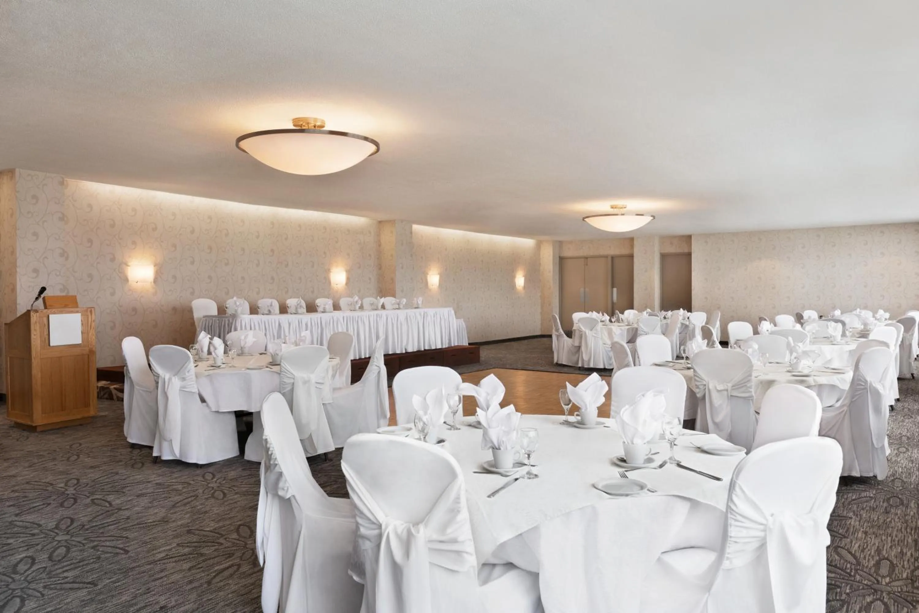 Banquet/Function facilities in Ramada by Wyndham Belleville Harbourview Conference Center