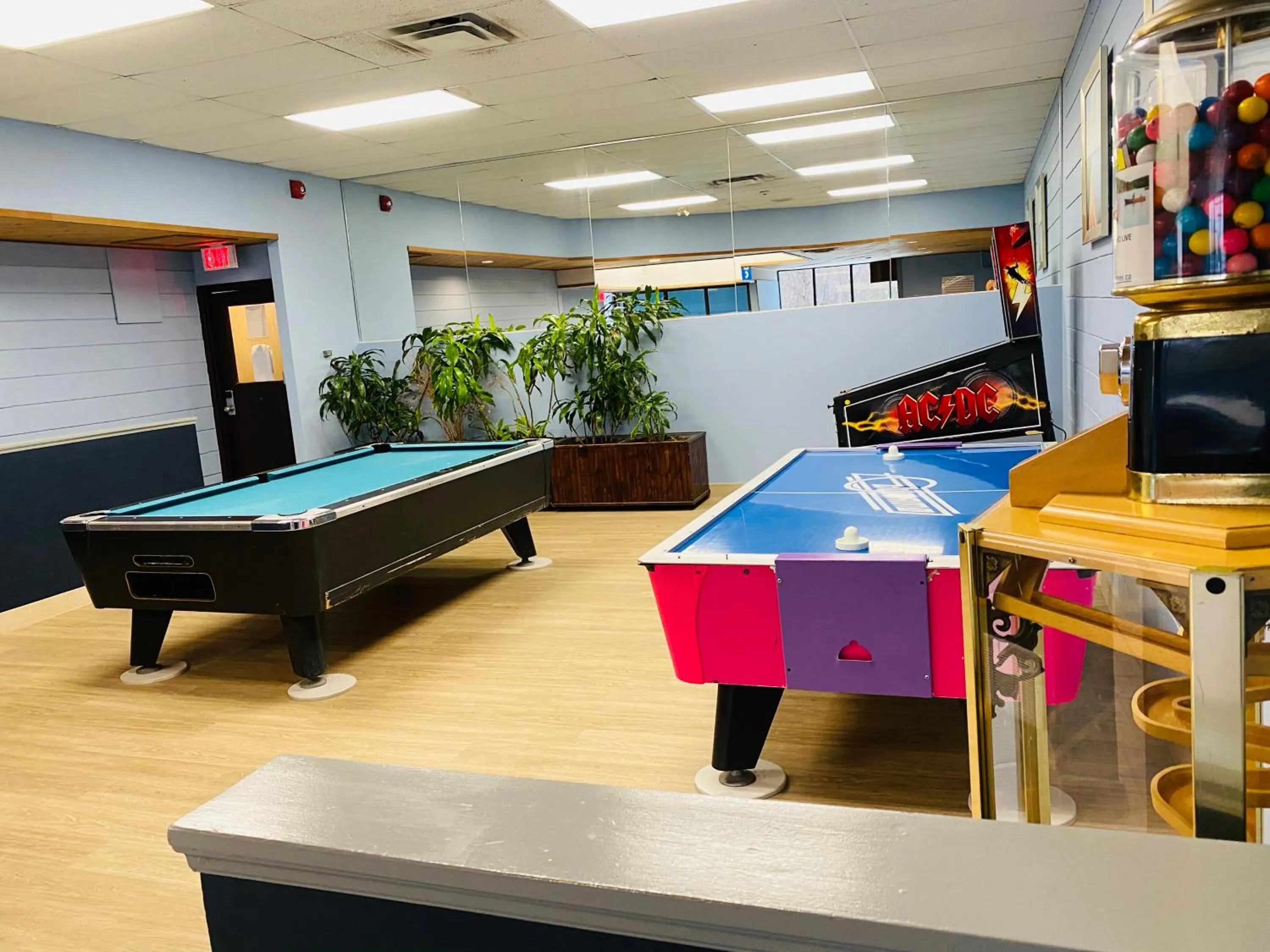 Game Room in Ramada by Wyndham Belleville Harbourview Conference Center