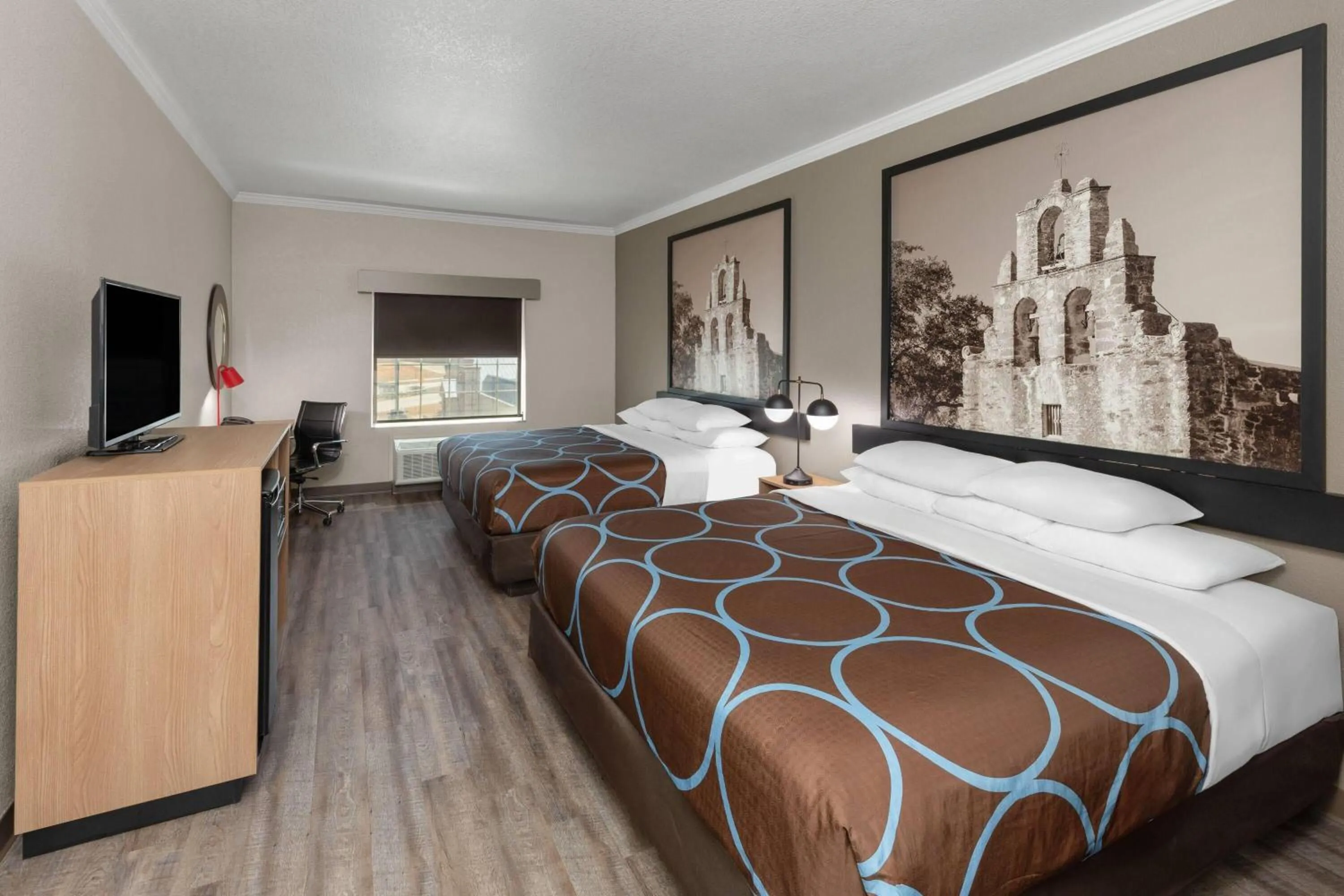 Photo of the whole room, Bed in Super 8 by Wyndham San Antonio/Alamodome Area