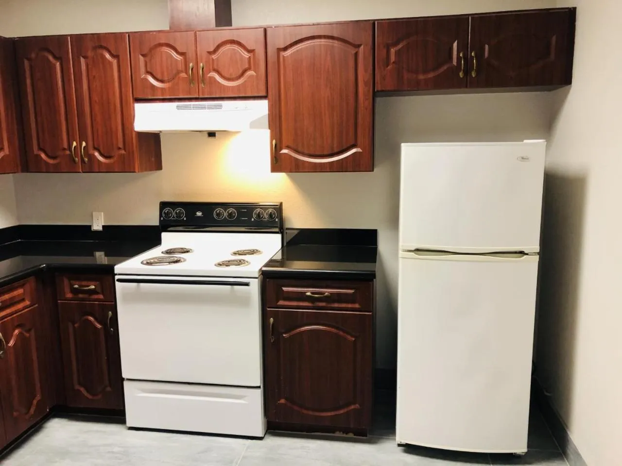 Kitchen or kitchenette in La Quinta by Wyndham Tampa Central