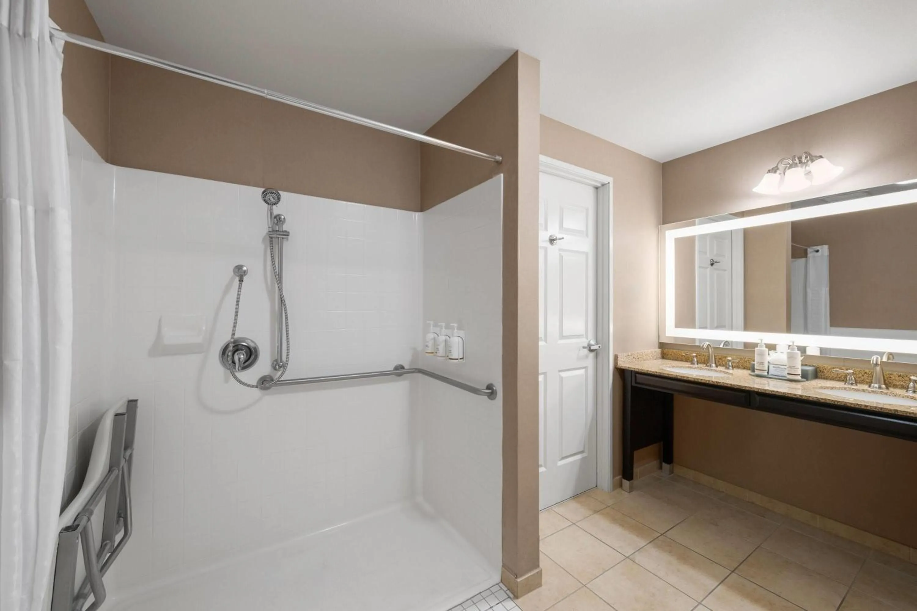 Shower in La Quinta by Wyndham Paso Robles