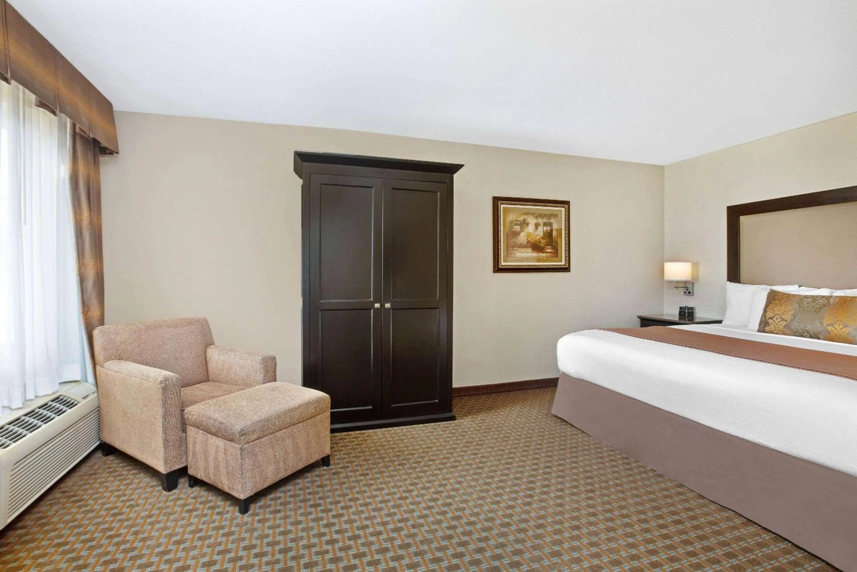 Photo of the whole room, Bed in La Quinta by Wyndham Paso Robles