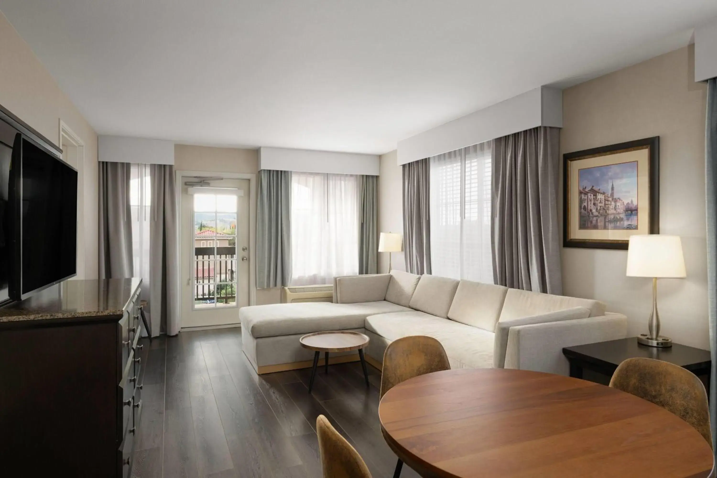 1 King Bed, 2 Room Suite, Oversize Jetted Tub, Balcony, Non-Smoking in La Quinta by Wyndham Paso Robles 1 King Bed, 2 Room Suite, Oversize Jetted Tub, Balcony, Non-Smoking in La Quinta by Wyndham Paso Robles