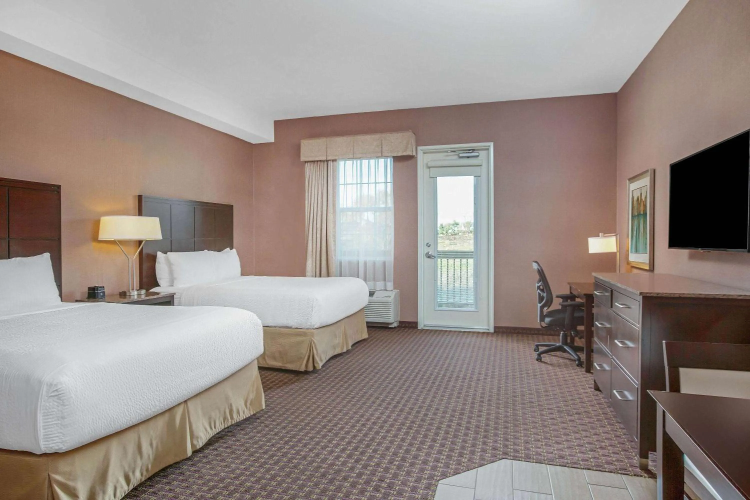 Photo of the whole room, Bed in La Quinta by Wyndham Paso Robles