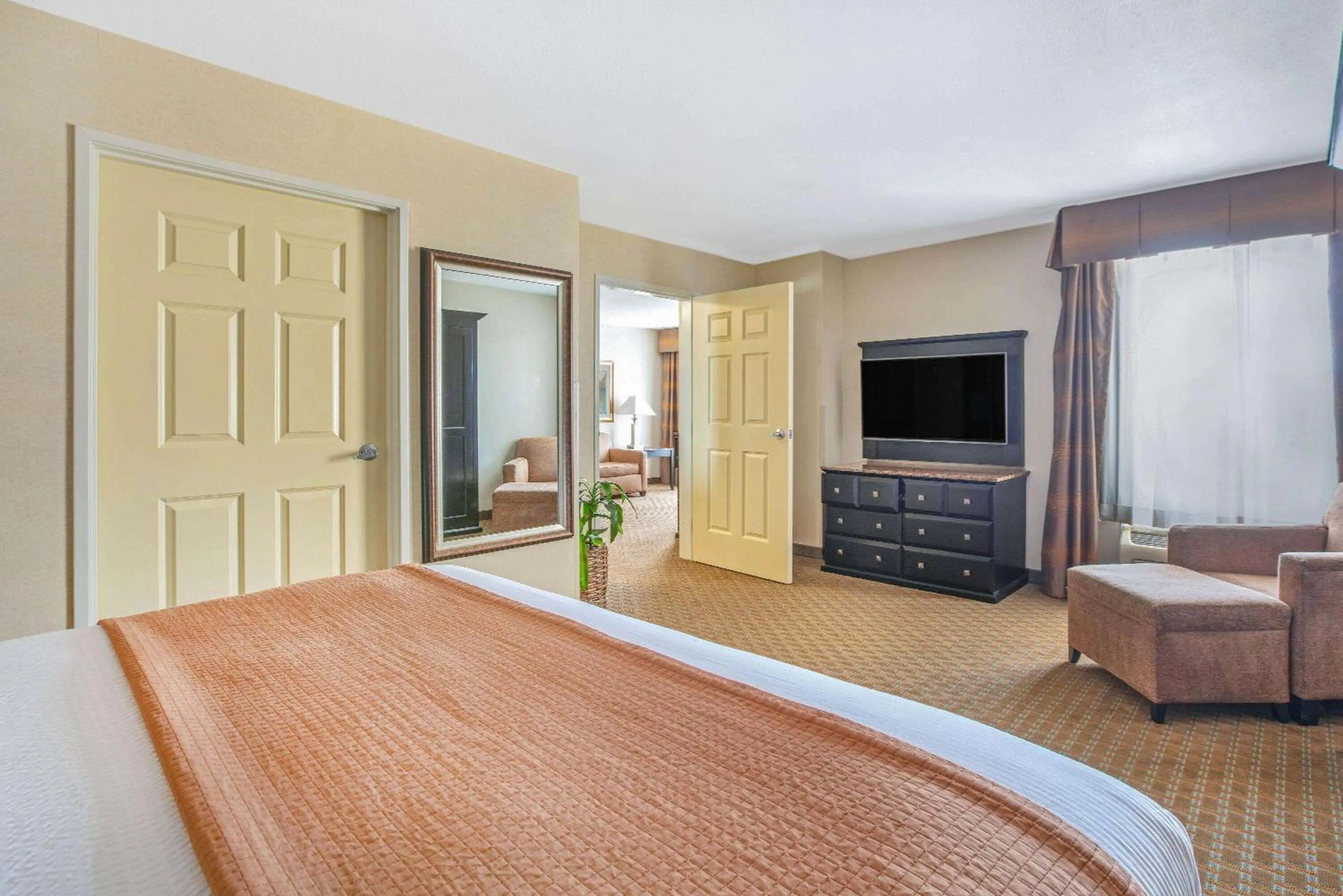 Photo of the whole room, Bed in La Quinta by Wyndham Paso Robles