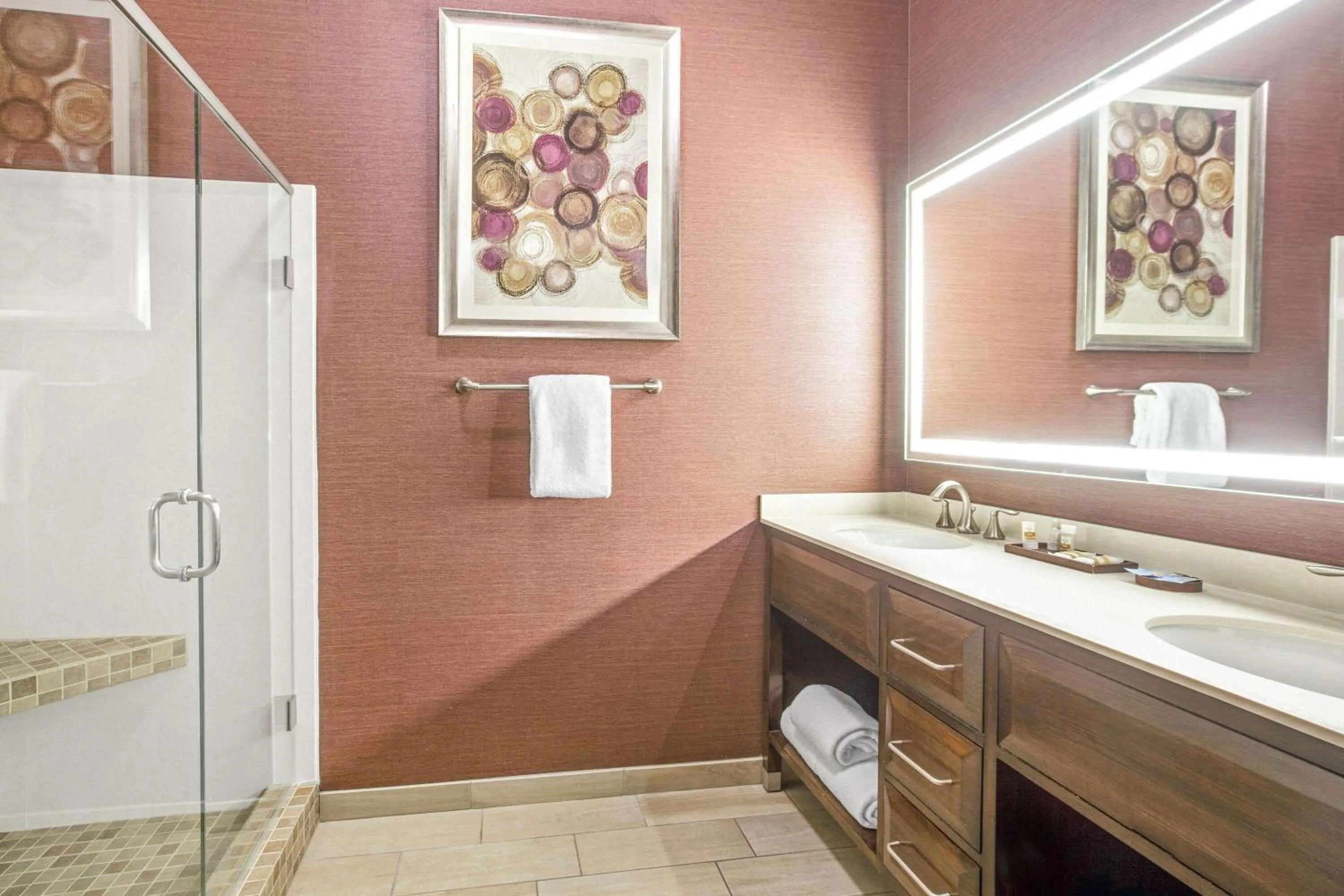 Bathroom in La Quinta by Wyndham Paso Robles