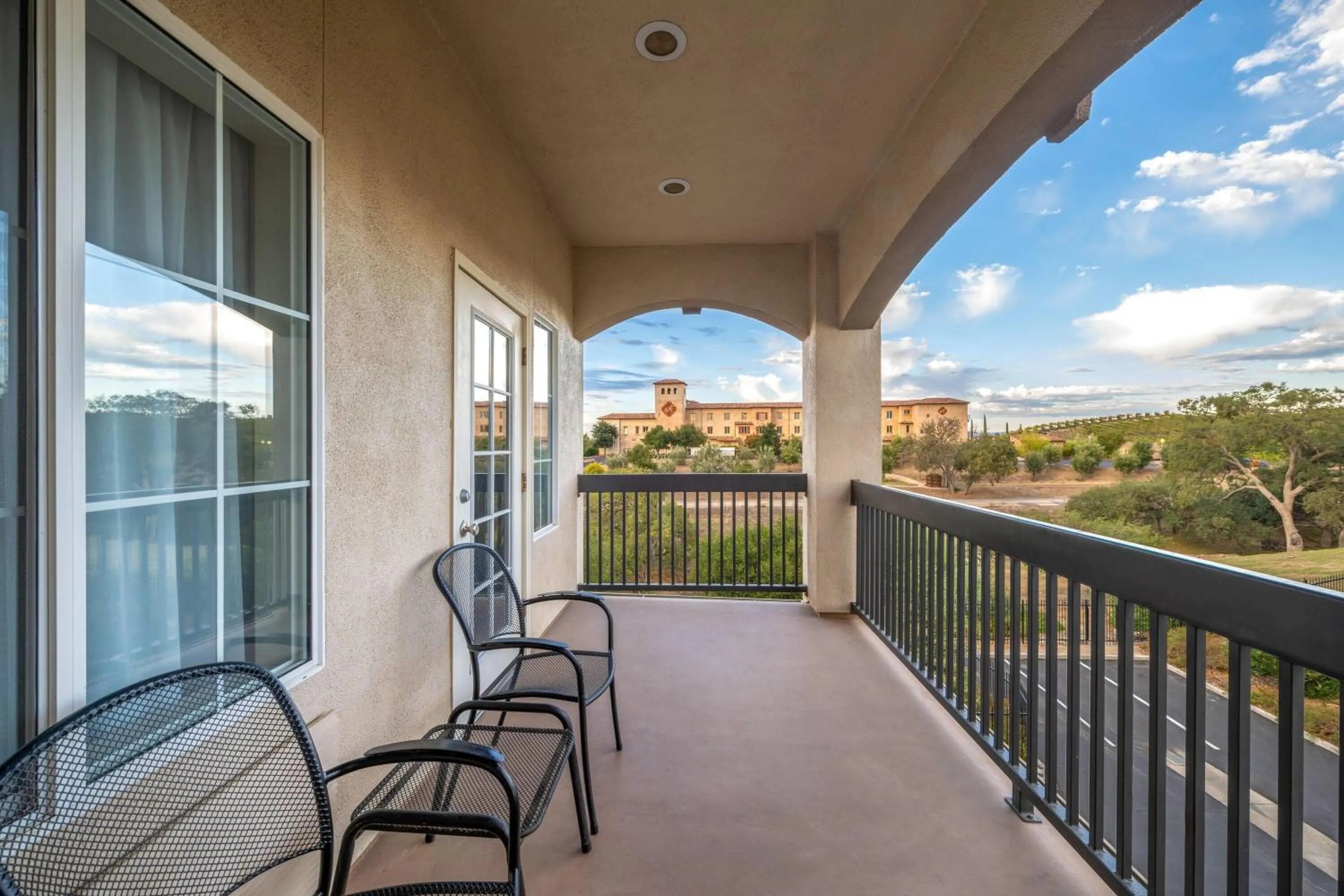 Photo of the whole room in La Quinta by Wyndham Paso Robles