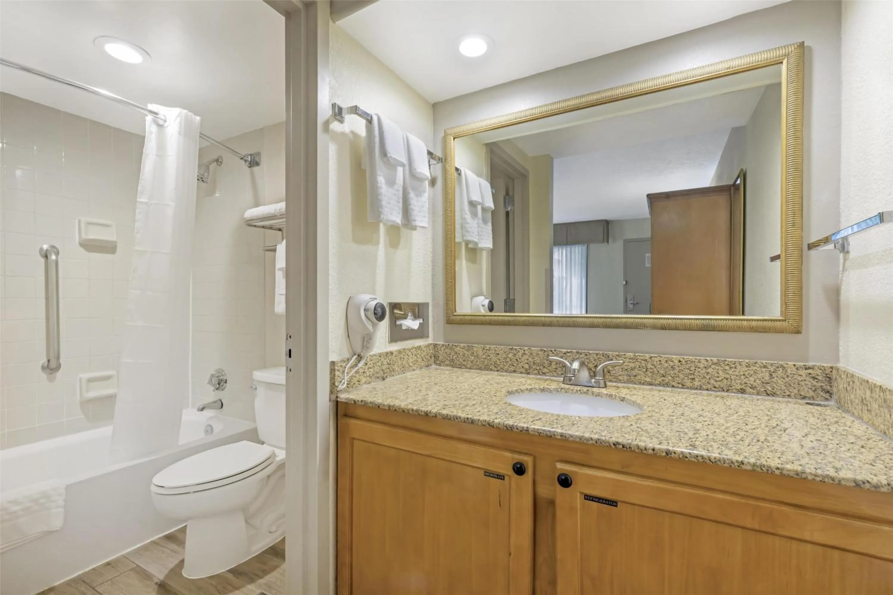 Bedroom in Best Western Dulles Airport Inn