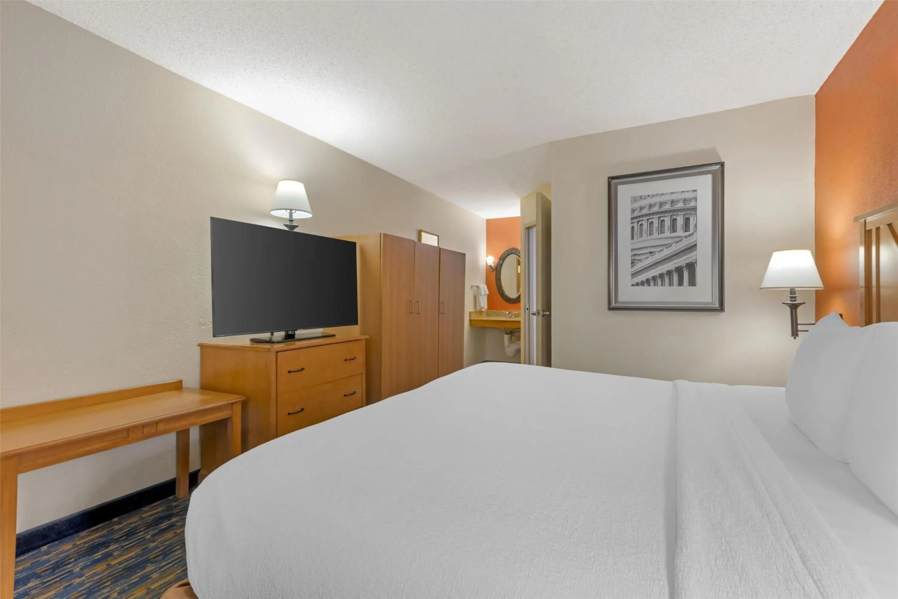 Bedroom, Bed in Best Western Dulles Airport Inn