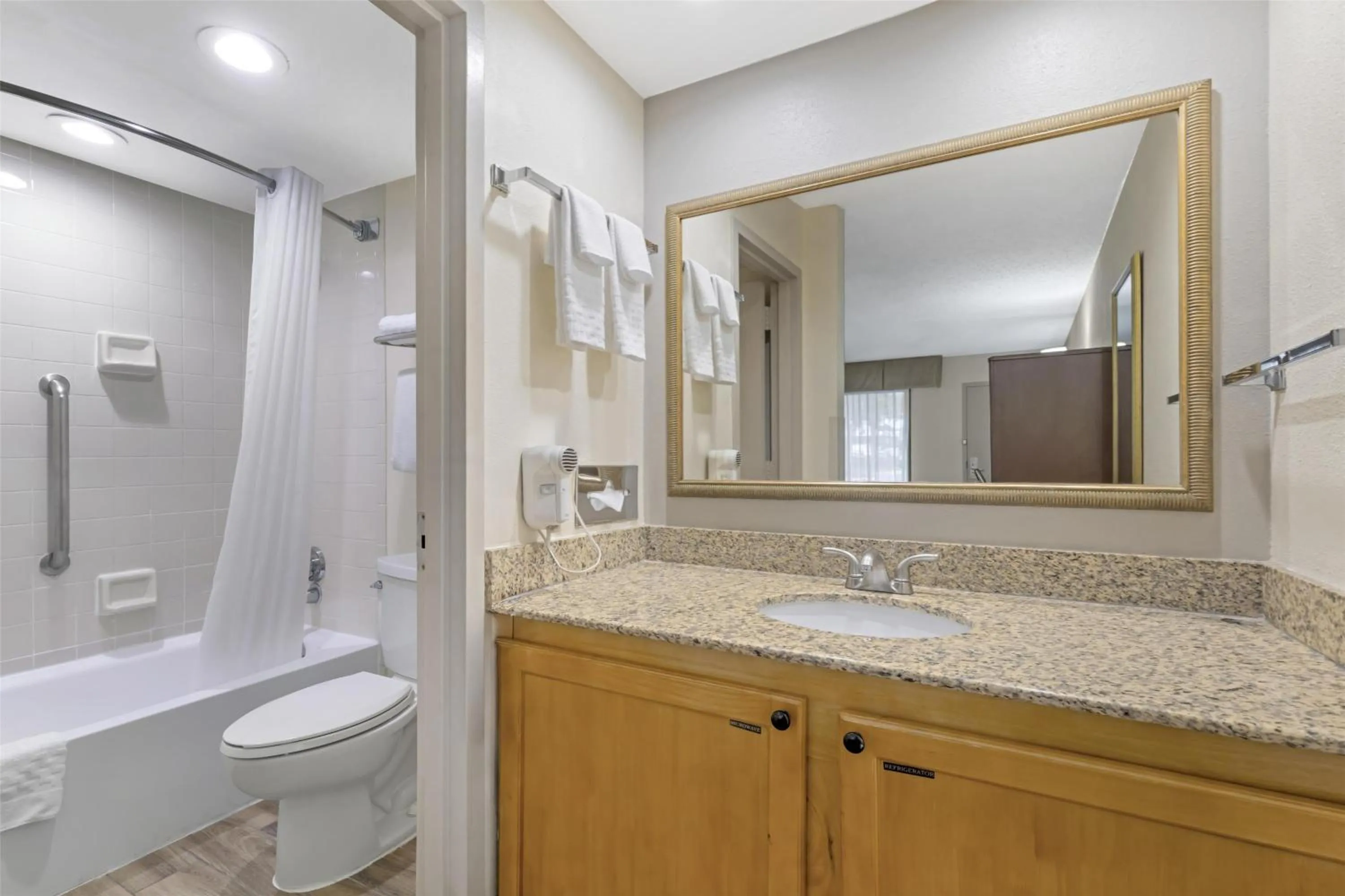 Bedroom in Best Western Dulles Airport Inn