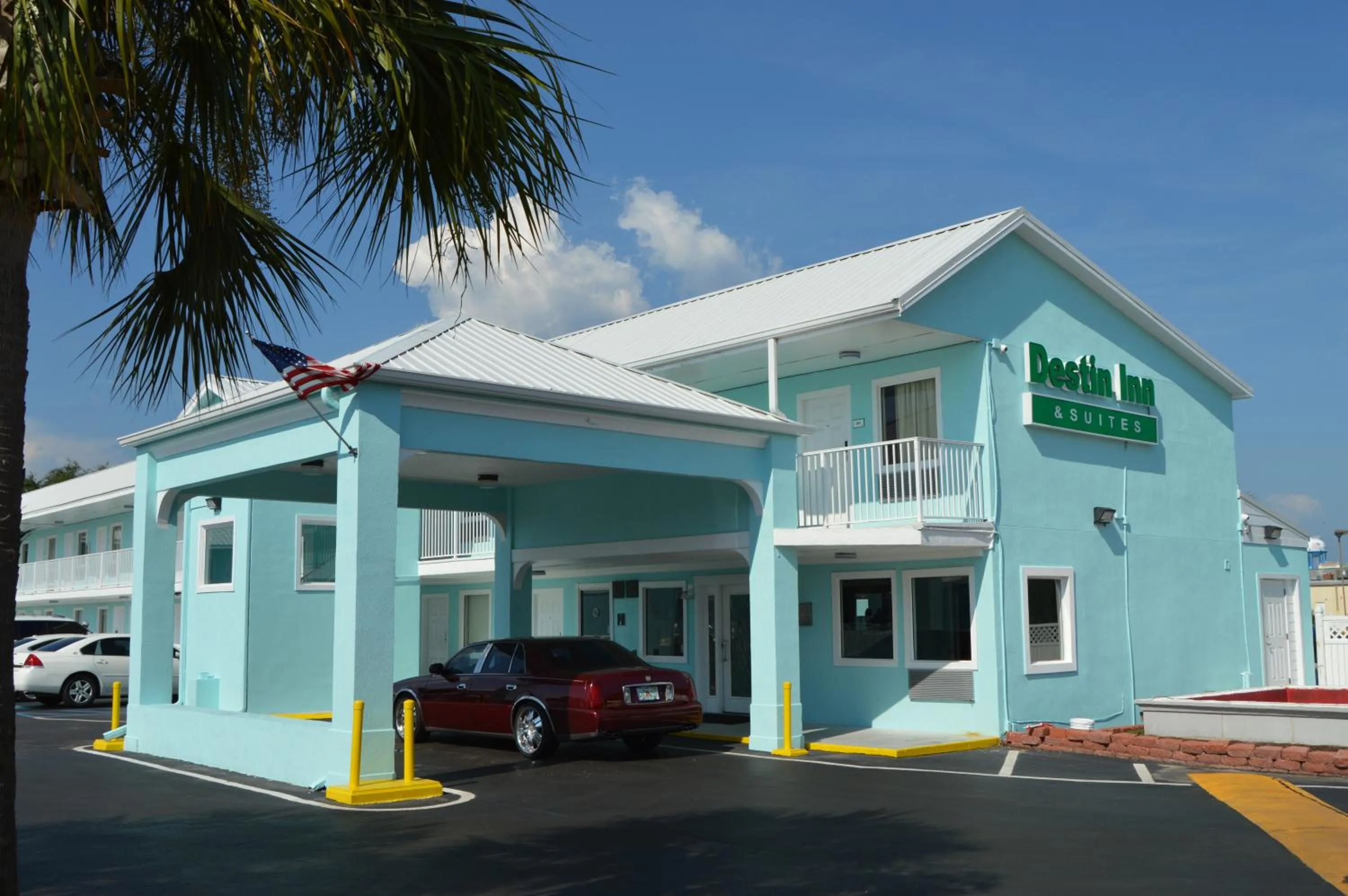 Property building in Destin Inn & Suites