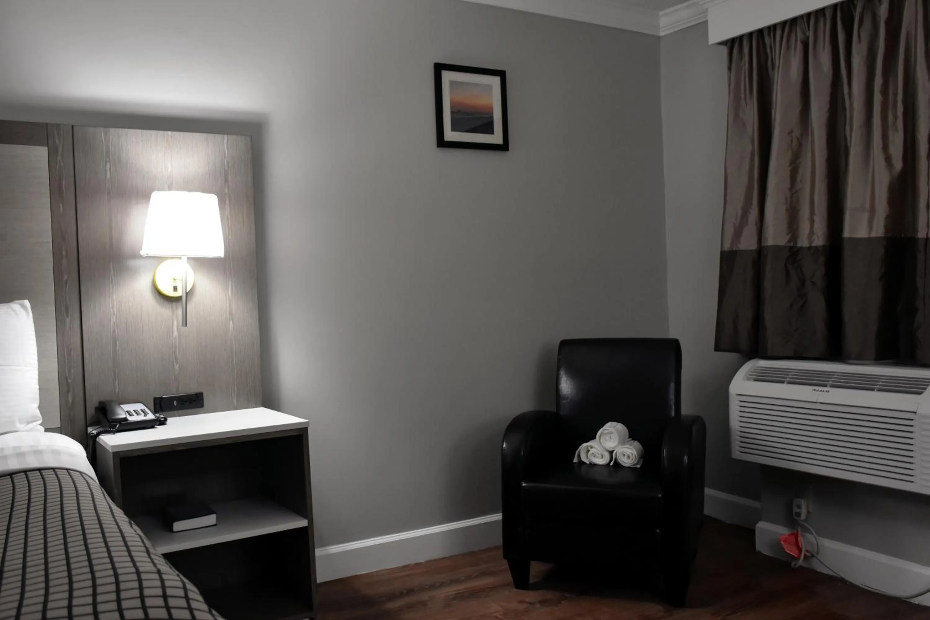 Bed in Destin Inn & Suites