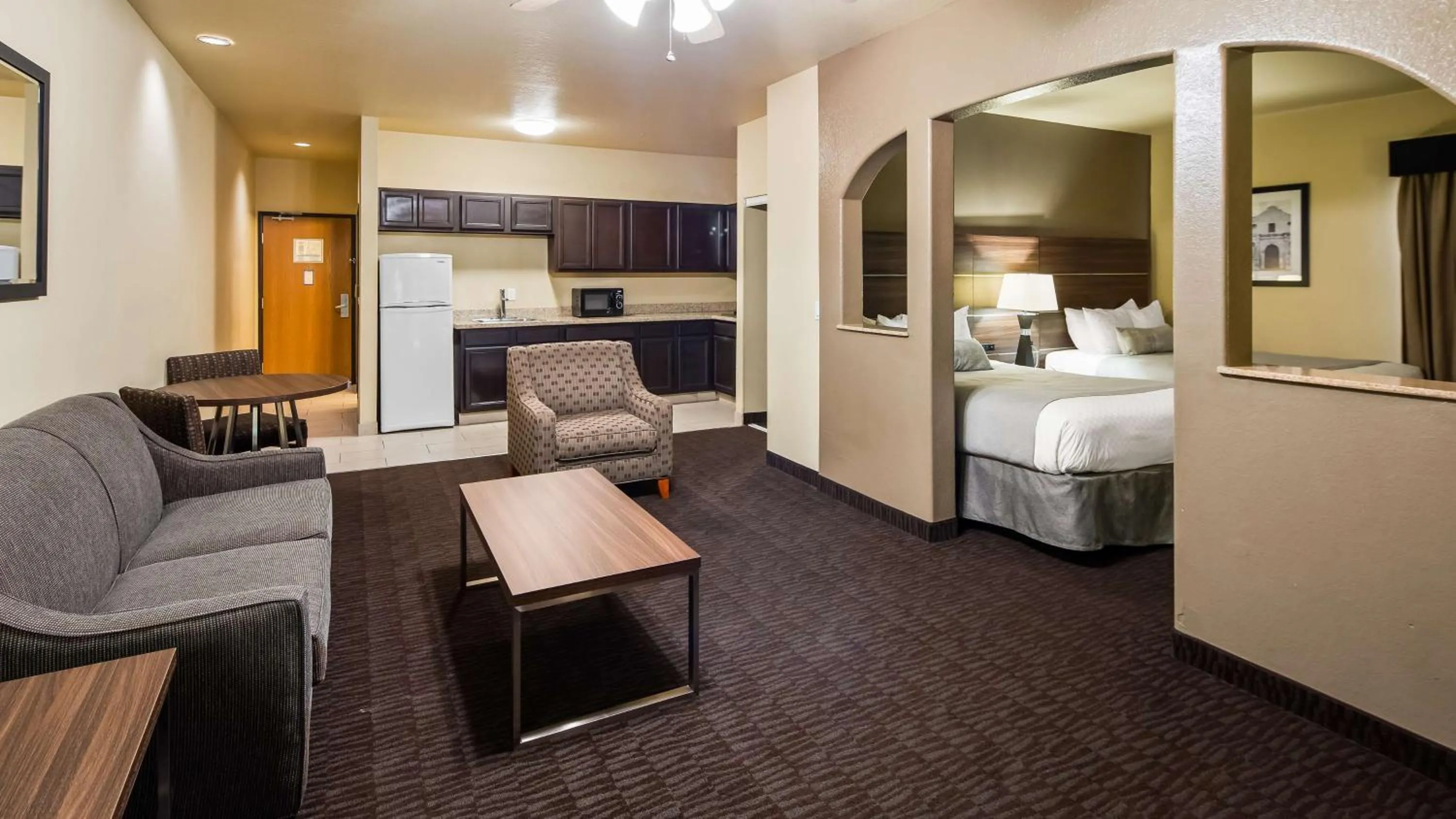 Photo of the whole room, Bed in Best Western Plus Hill Country Suites