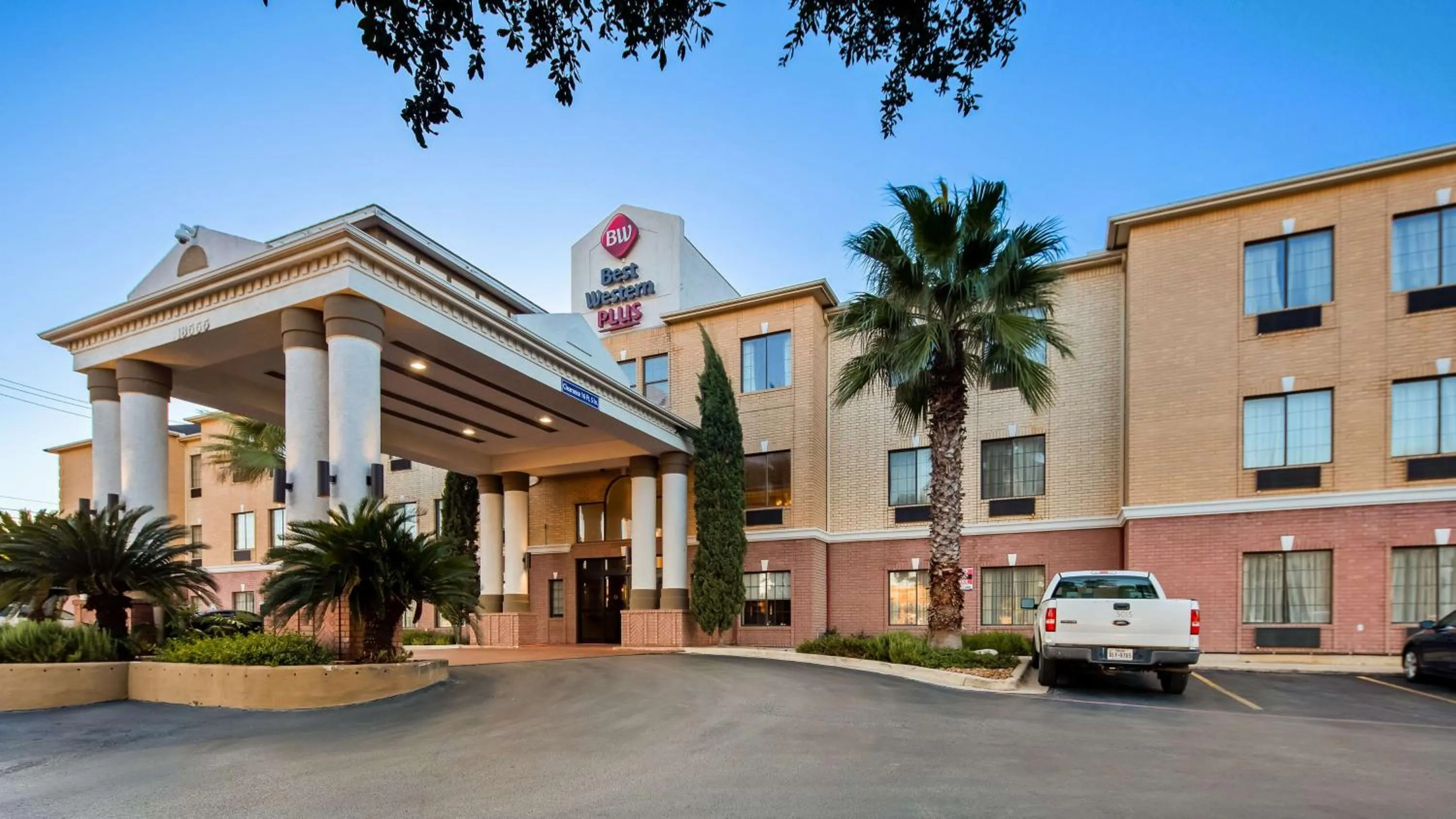 Property building in Best Western Plus Hill Country Suites
