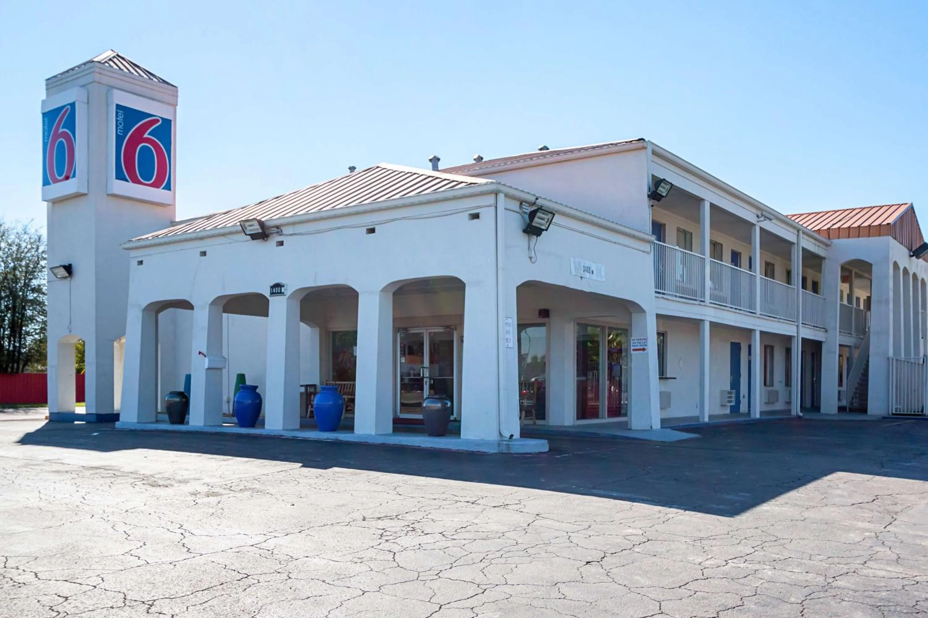 Property building in Motel 6-Round Rock, TX
