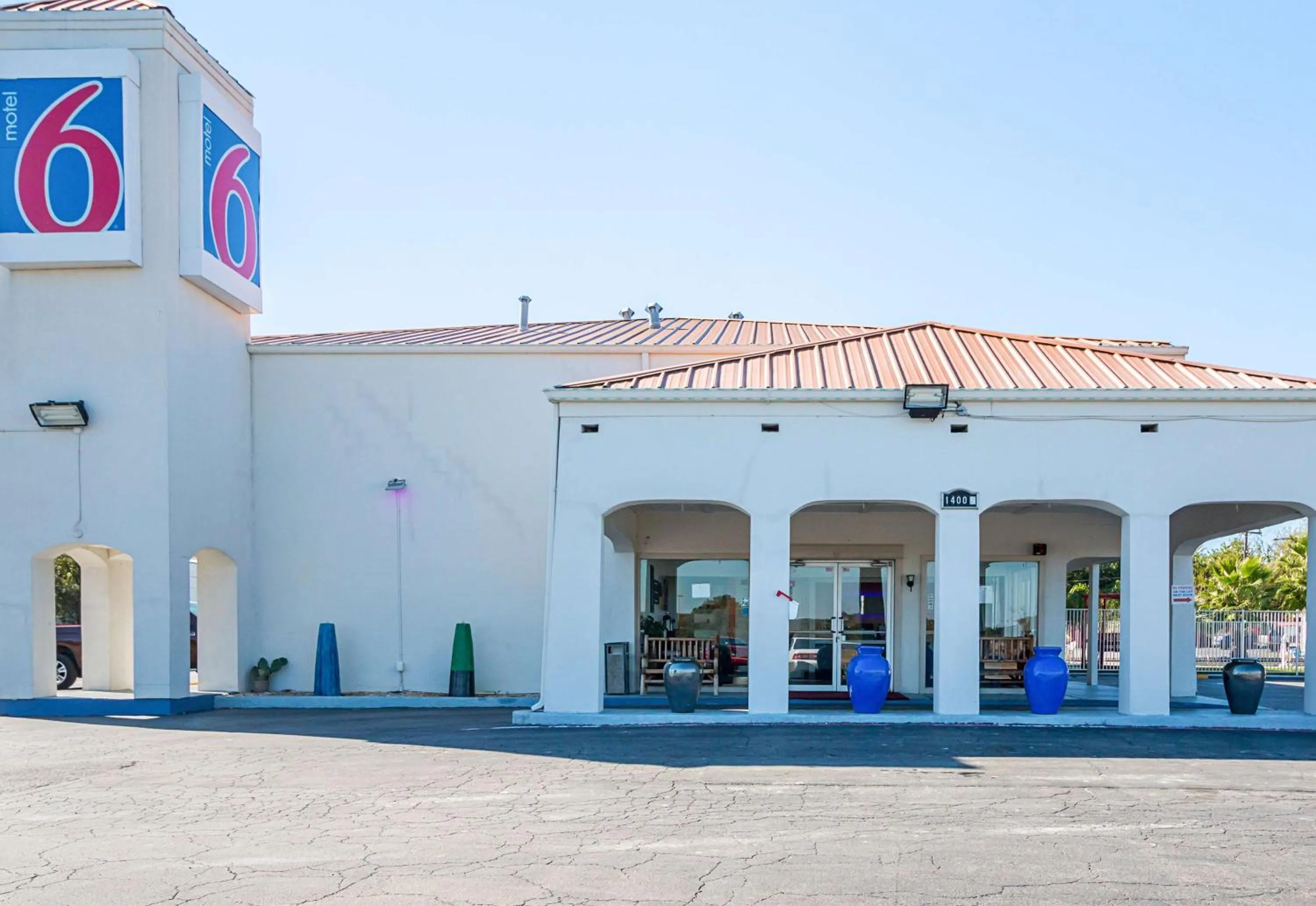 Property building in Motel 6-Round Rock, TX