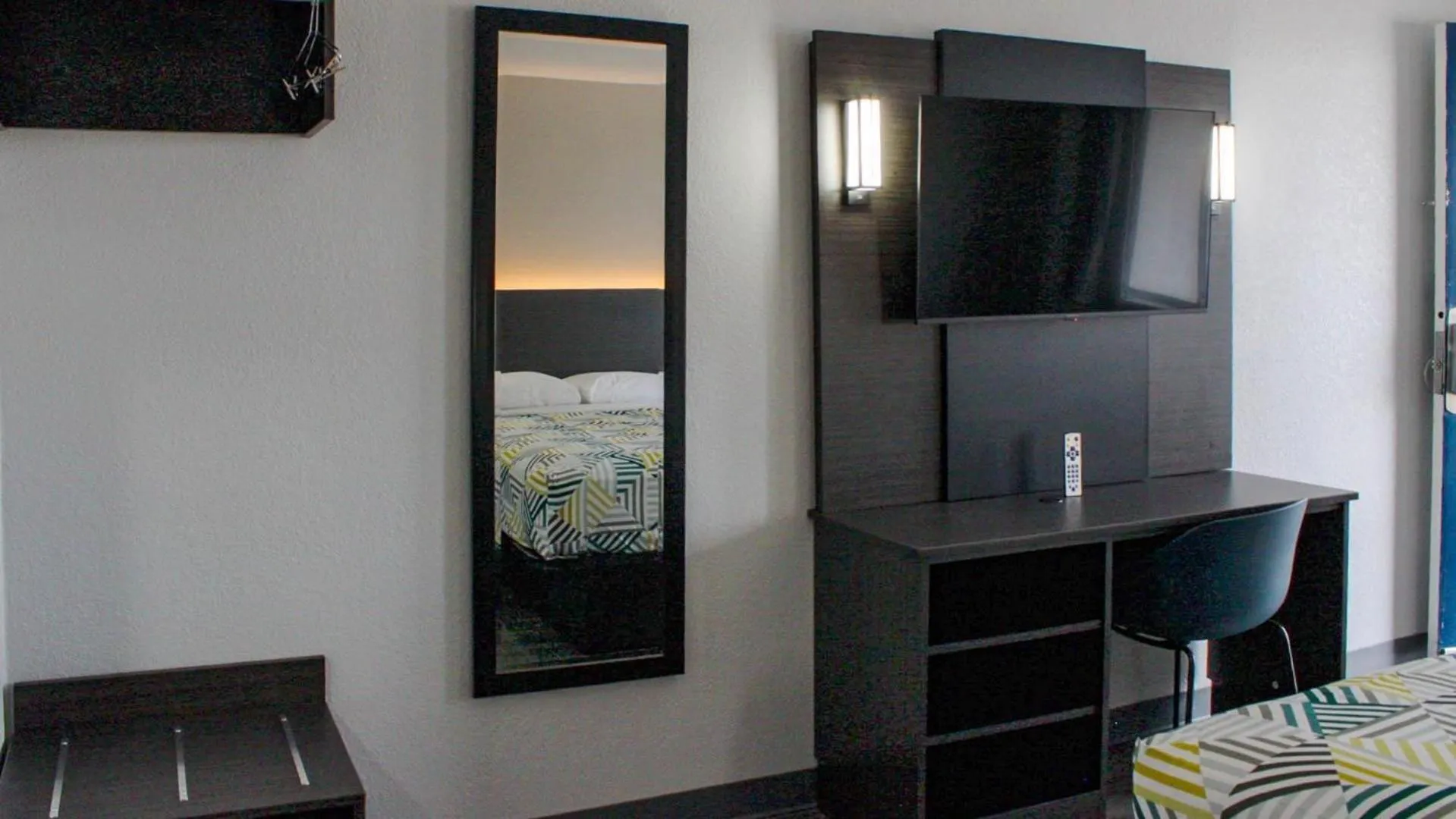 Bedroom, Bed in Motel 6-Round Rock, TX