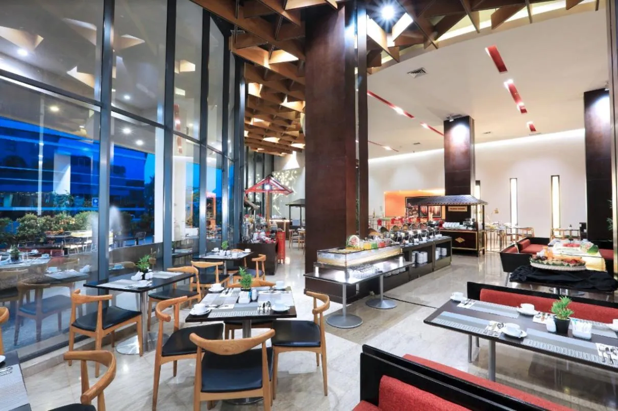 Restaurant/places to eat in Aston Palembang Hotel & Conference Centre