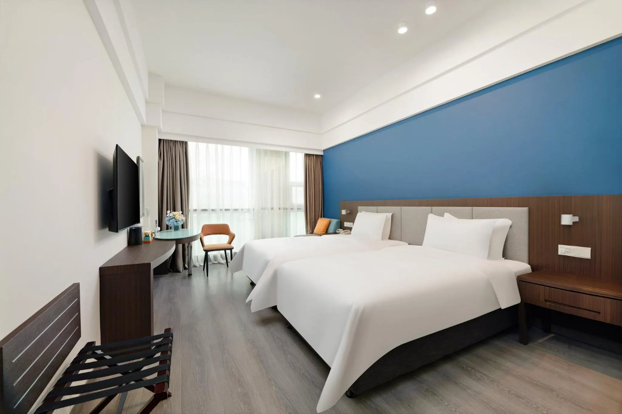 Photo of the whole room, Bed in Holiday Inn Express Chengdu Wuhou by IHG-Wuhou Temple and Jinli