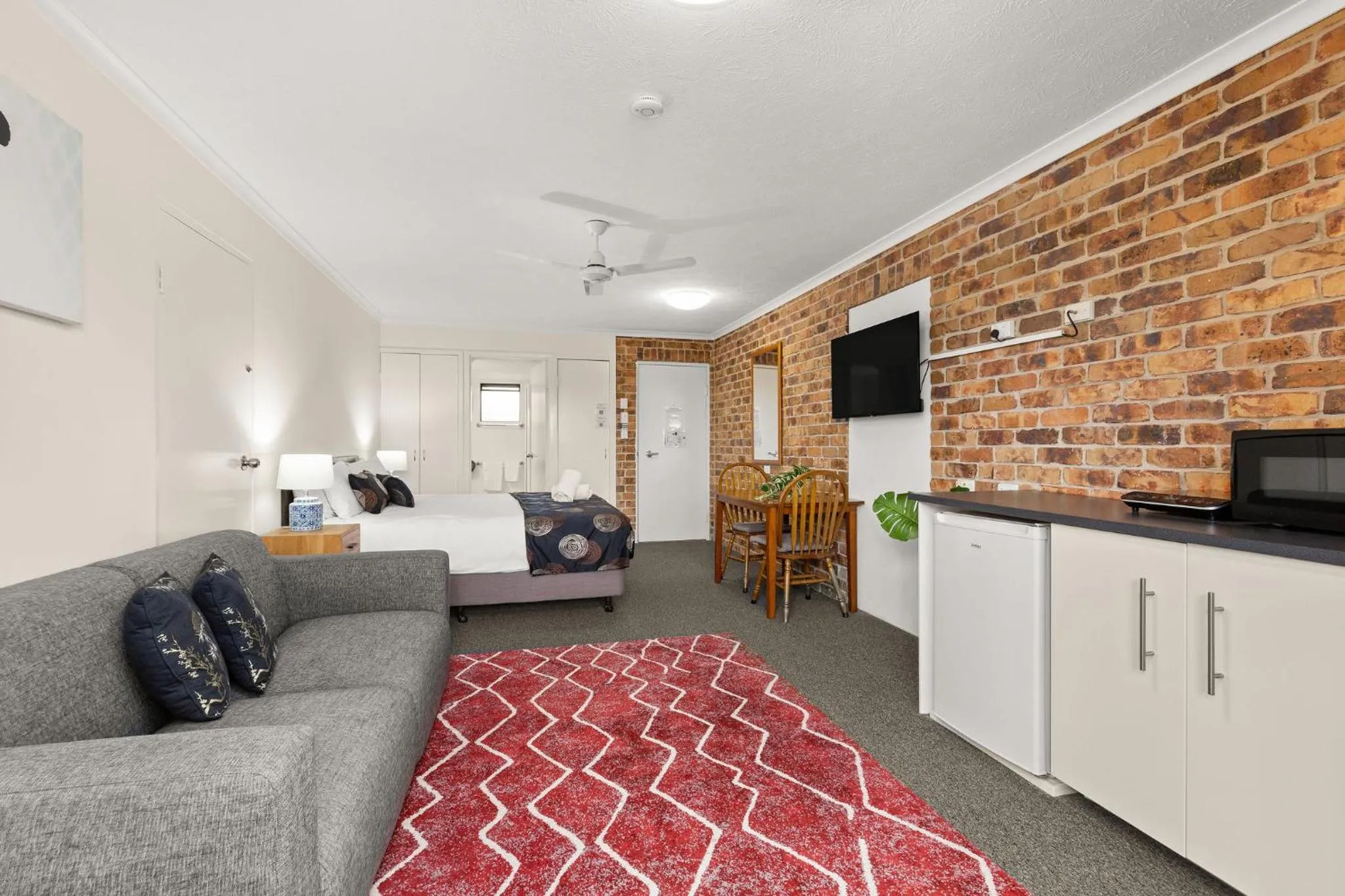 Photo of the whole room in Toowong Villas