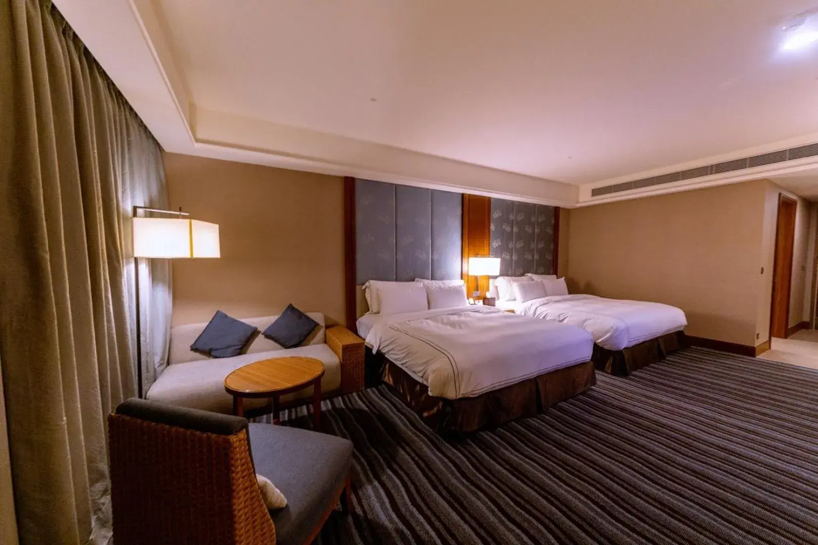 Deluxe Twin Room with Sea View in Fullon Hotel Tamsui Fishermen's Wharf Deluxe Twin Room with Sea View in Fullon Hotel Tamsui Fishermen's Wharf