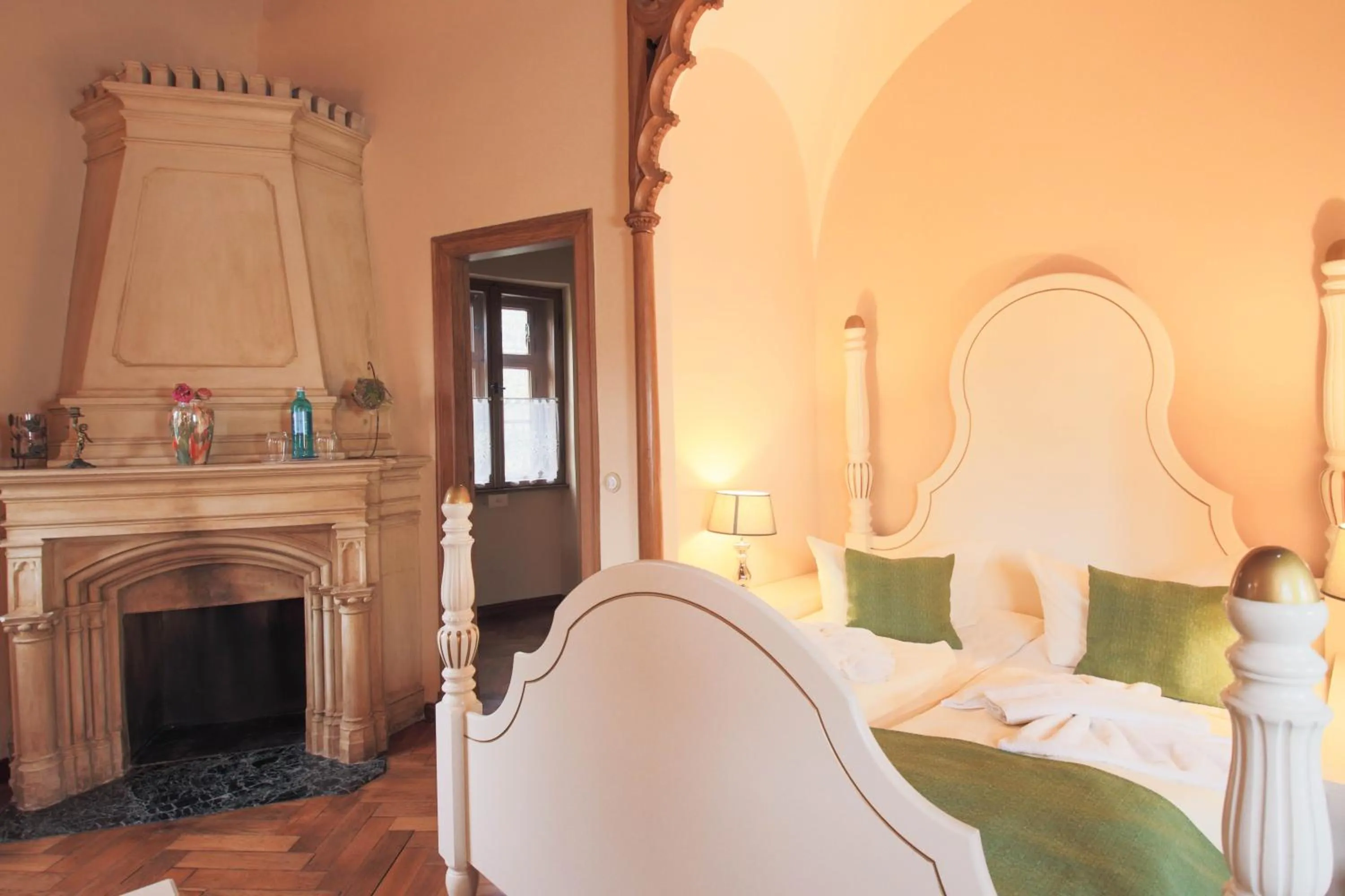 Photo of the whole room, Bed in Hotel Jagdschloss Letzlingen