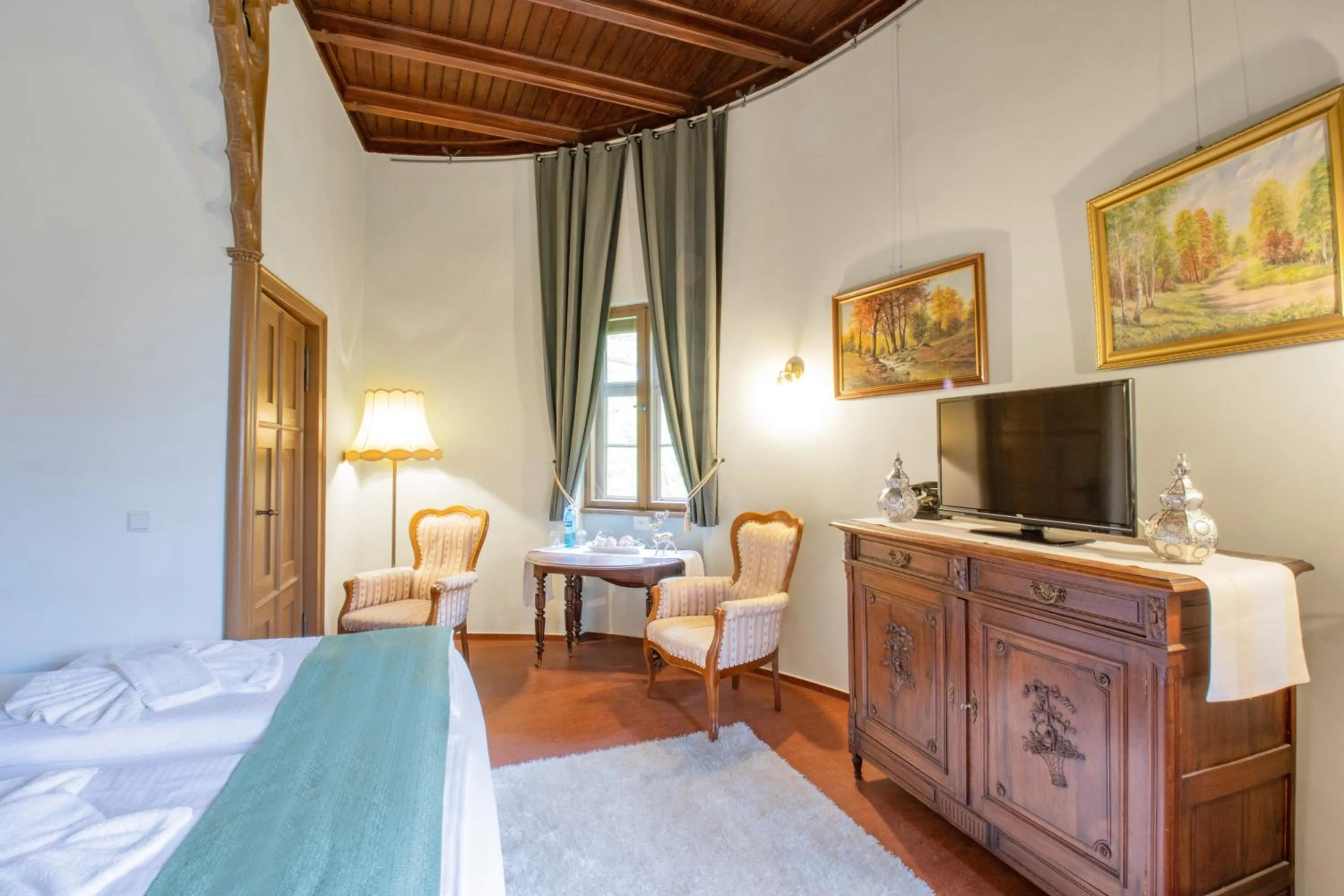 Photo of the whole room, Bed in Hotel Jagdschloss Letzlingen