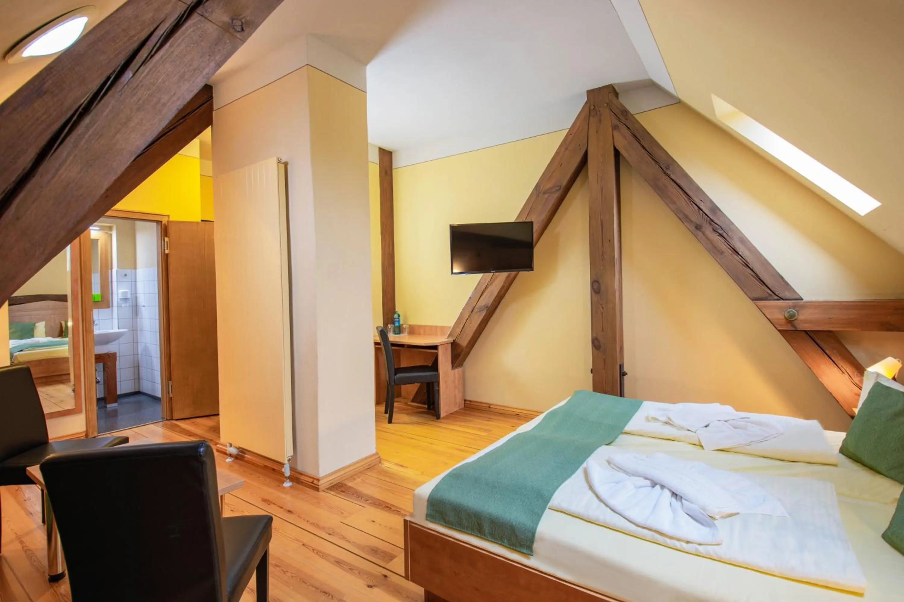 Photo of the whole room, Bed in Hotel Jagdschloss Letzlingen