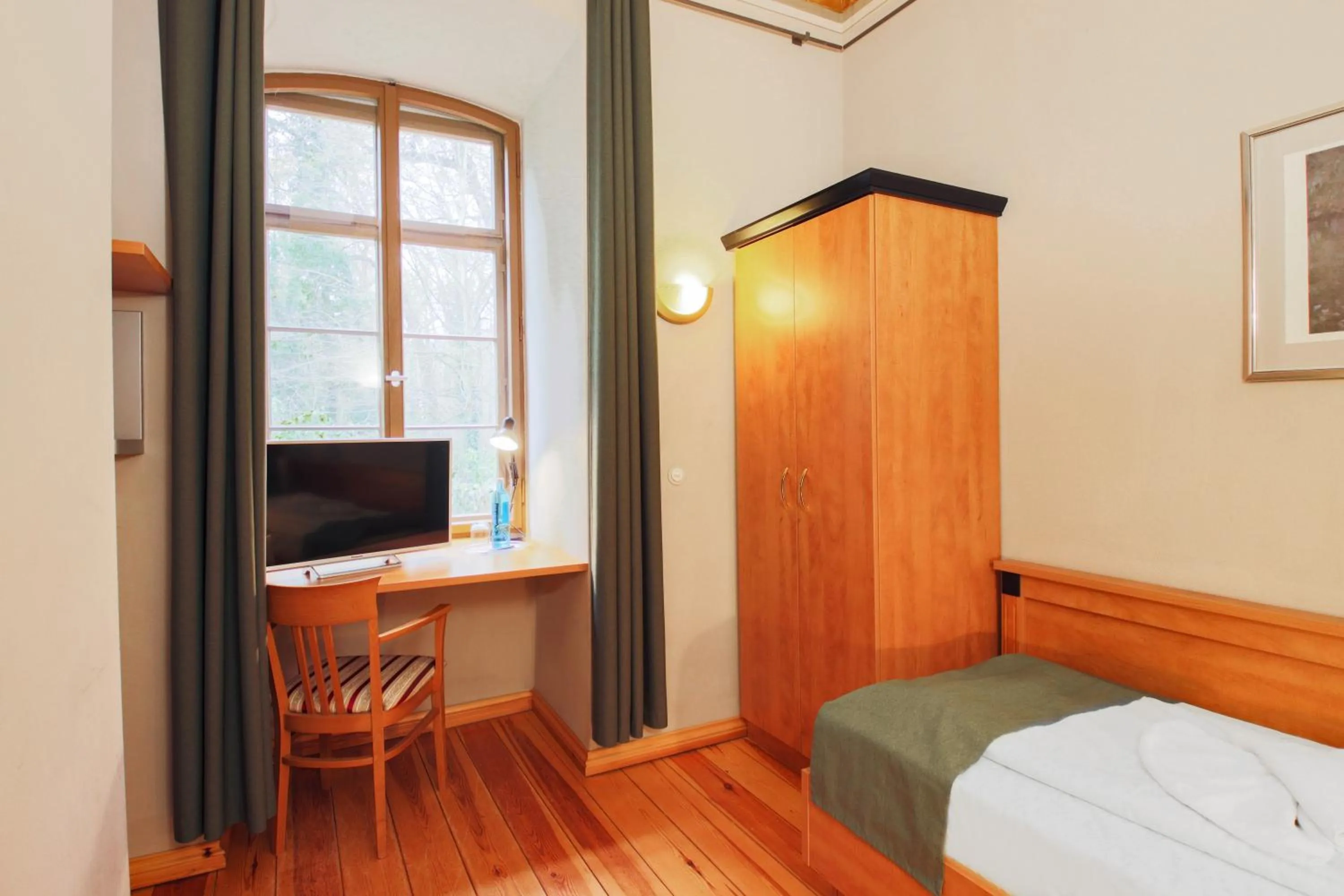 Photo of the whole room, Bed in Hotel Jagdschloss Letzlingen