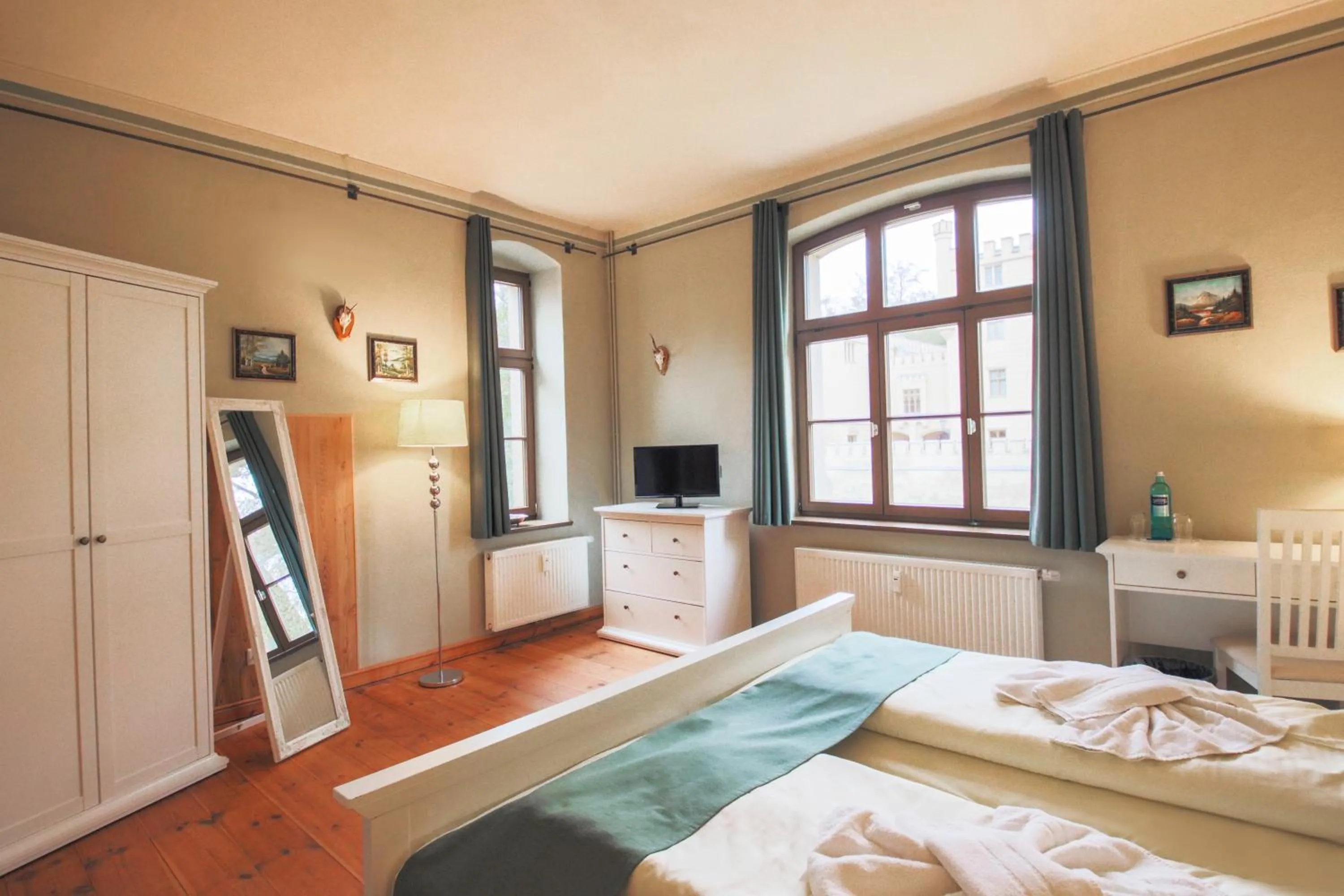 Photo of the whole room, Bed in Hotel Jagdschloss Letzlingen