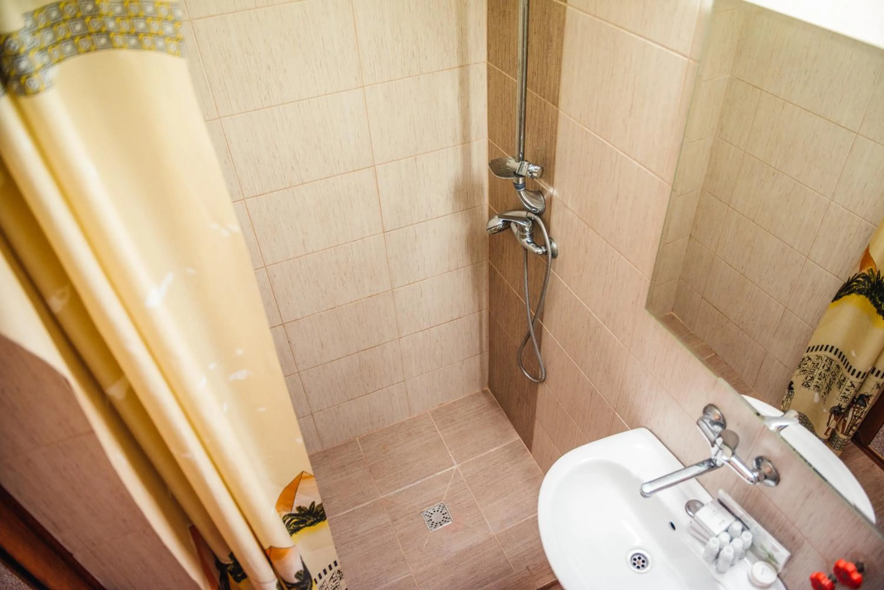 Shower in Hotel Doina