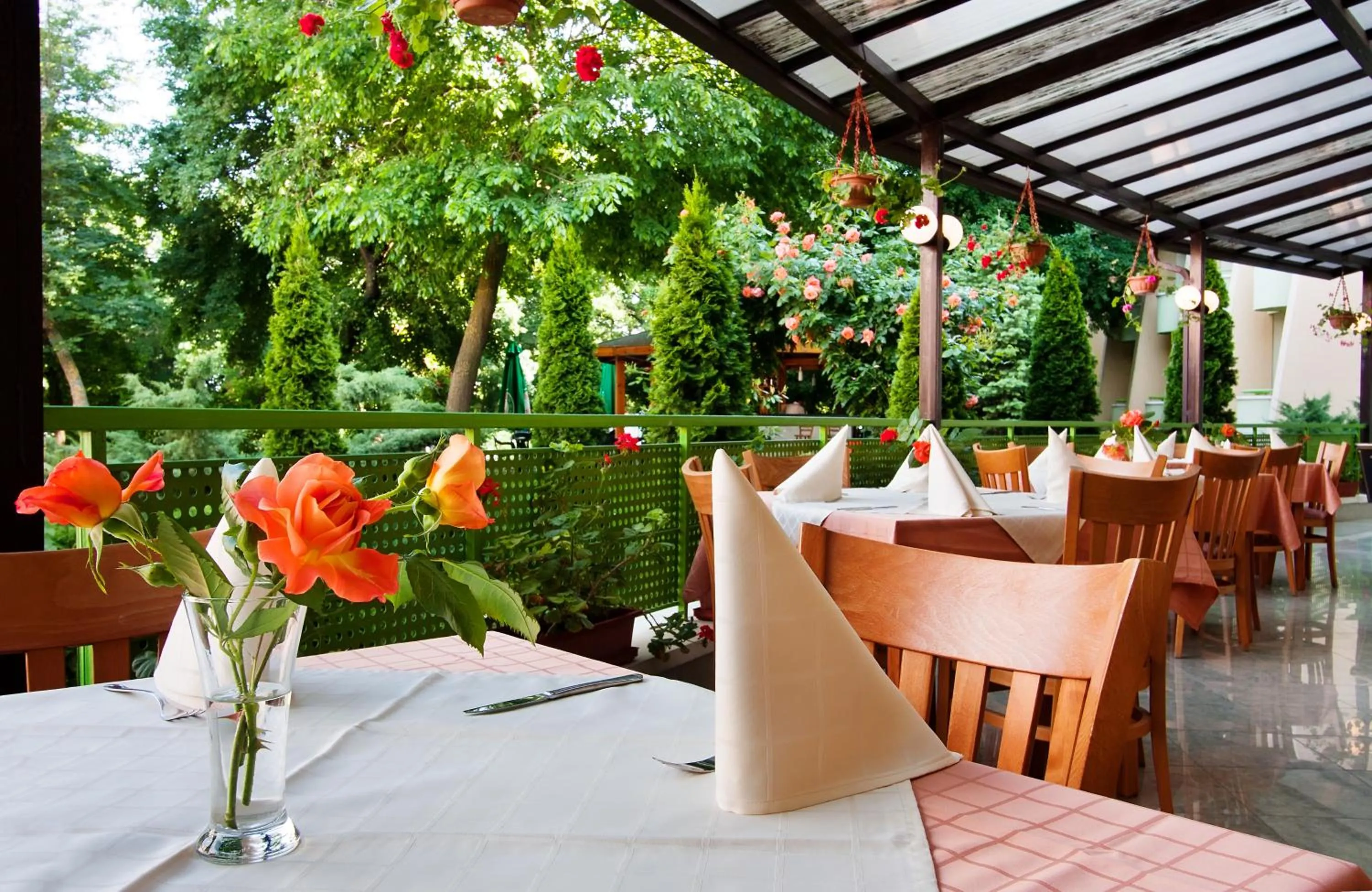 Restaurant/places to eat in Ljuljak Hotel