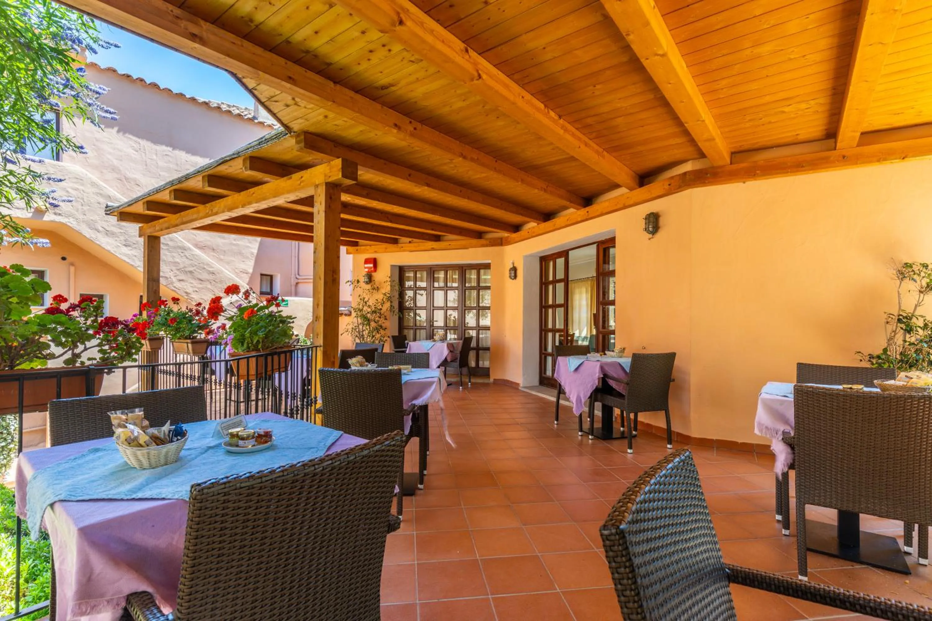 Patio in Hotel Piccolo Pevero