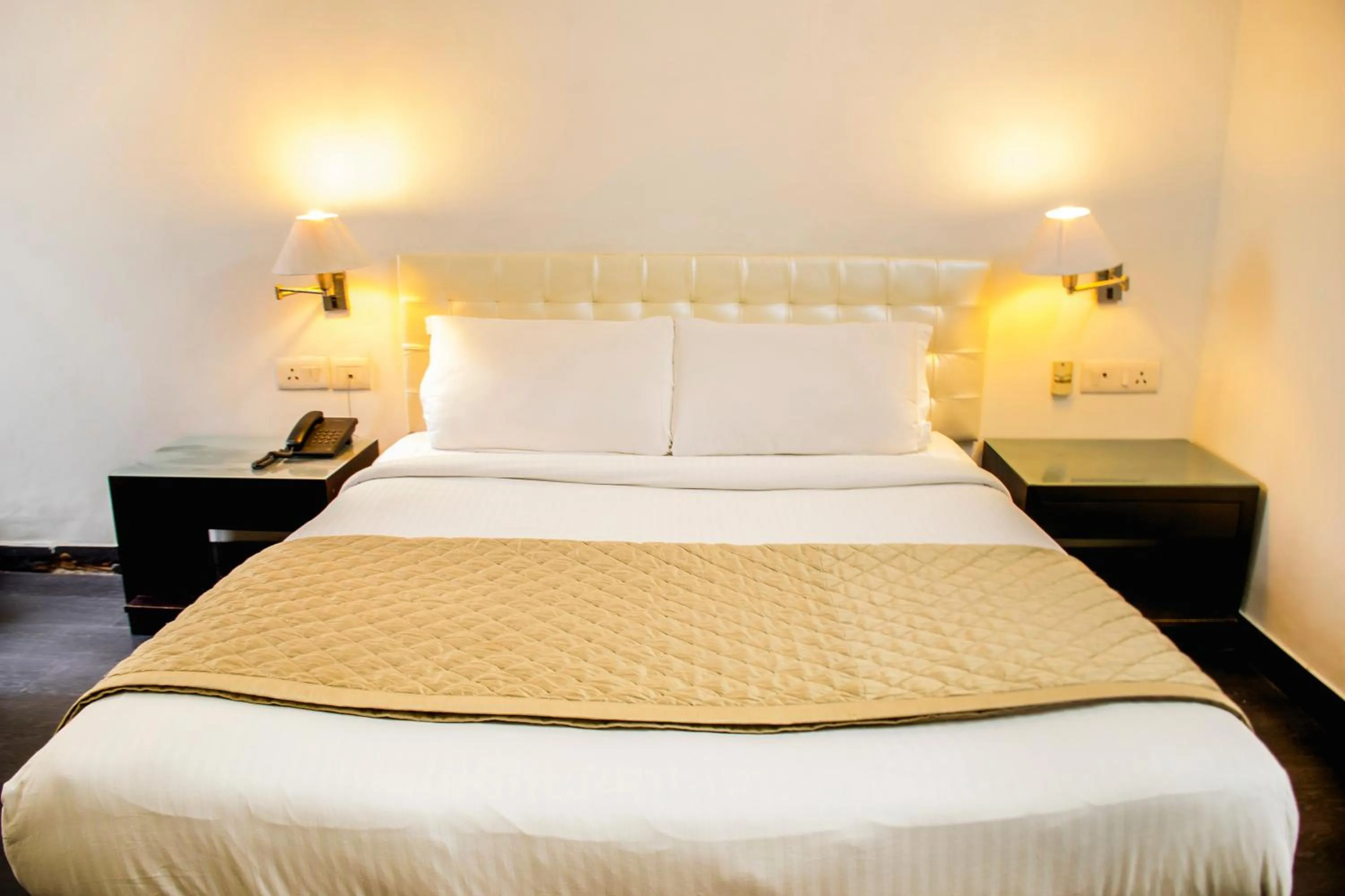 Bed in FabHotel Anutham Saket