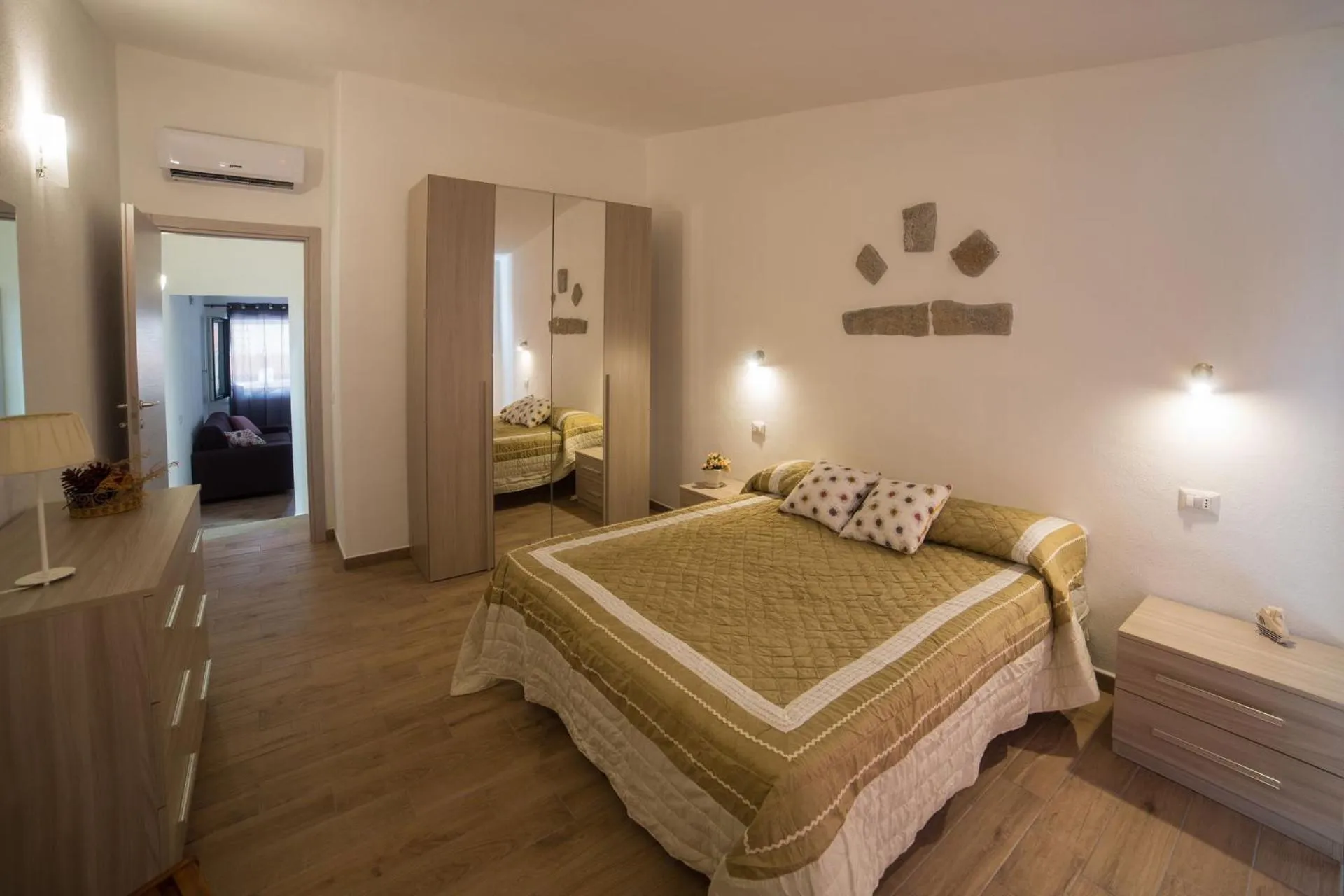 Bedroom, Bed in Olbia Domus Inn