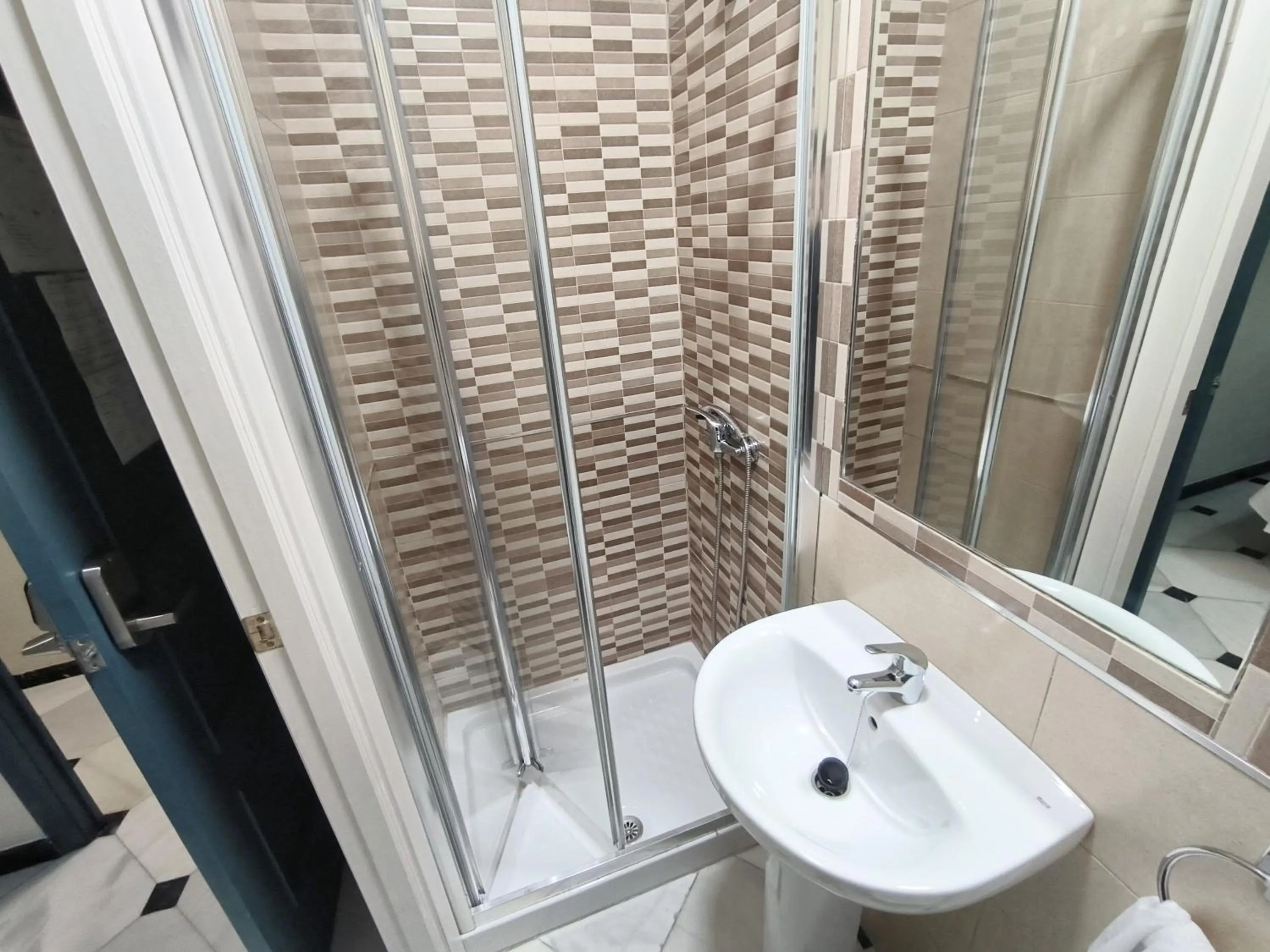 Bathroom in Pension Perez Montilla