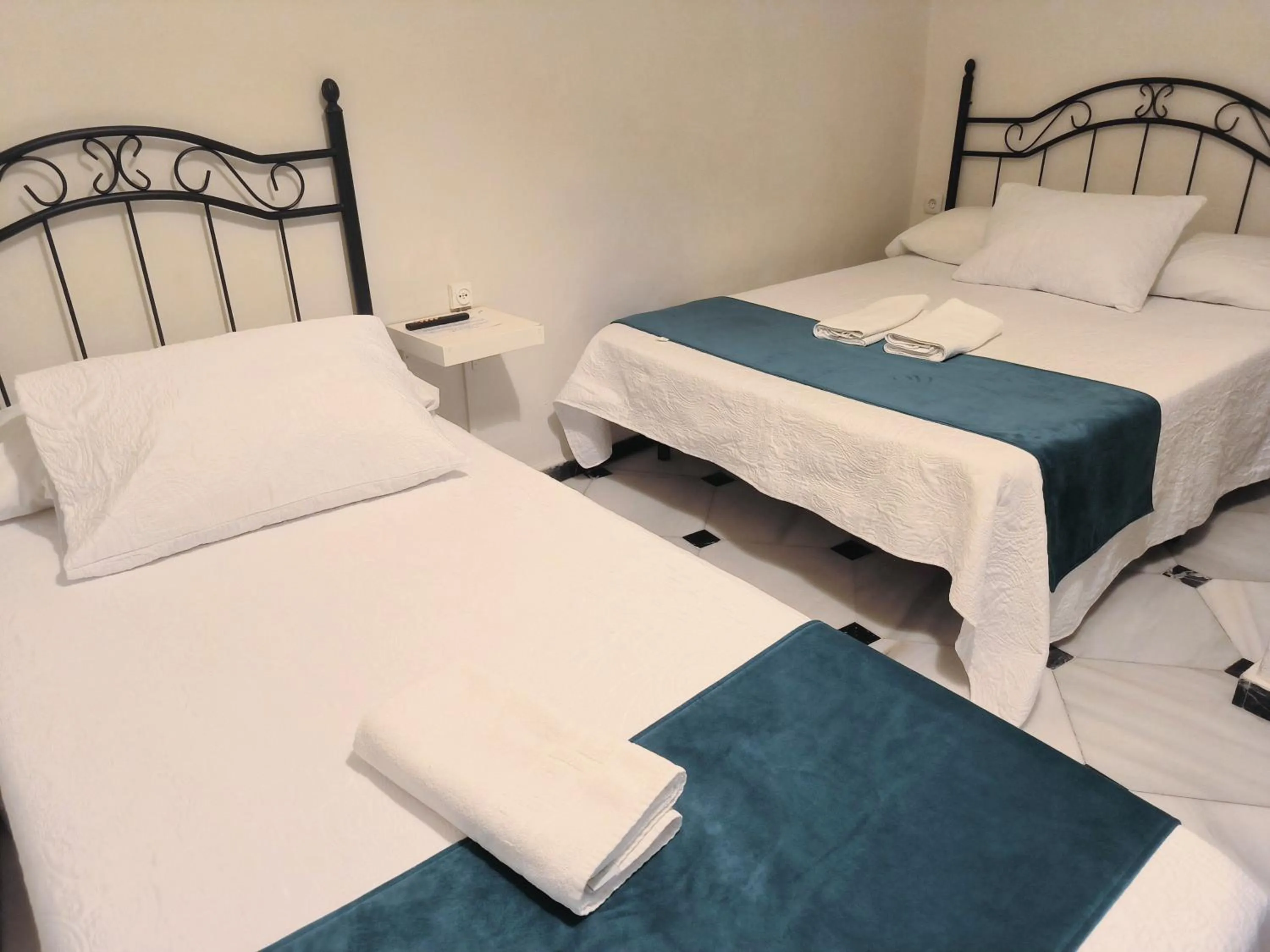 Photo of the whole room, Bed in Pension Perez Montilla