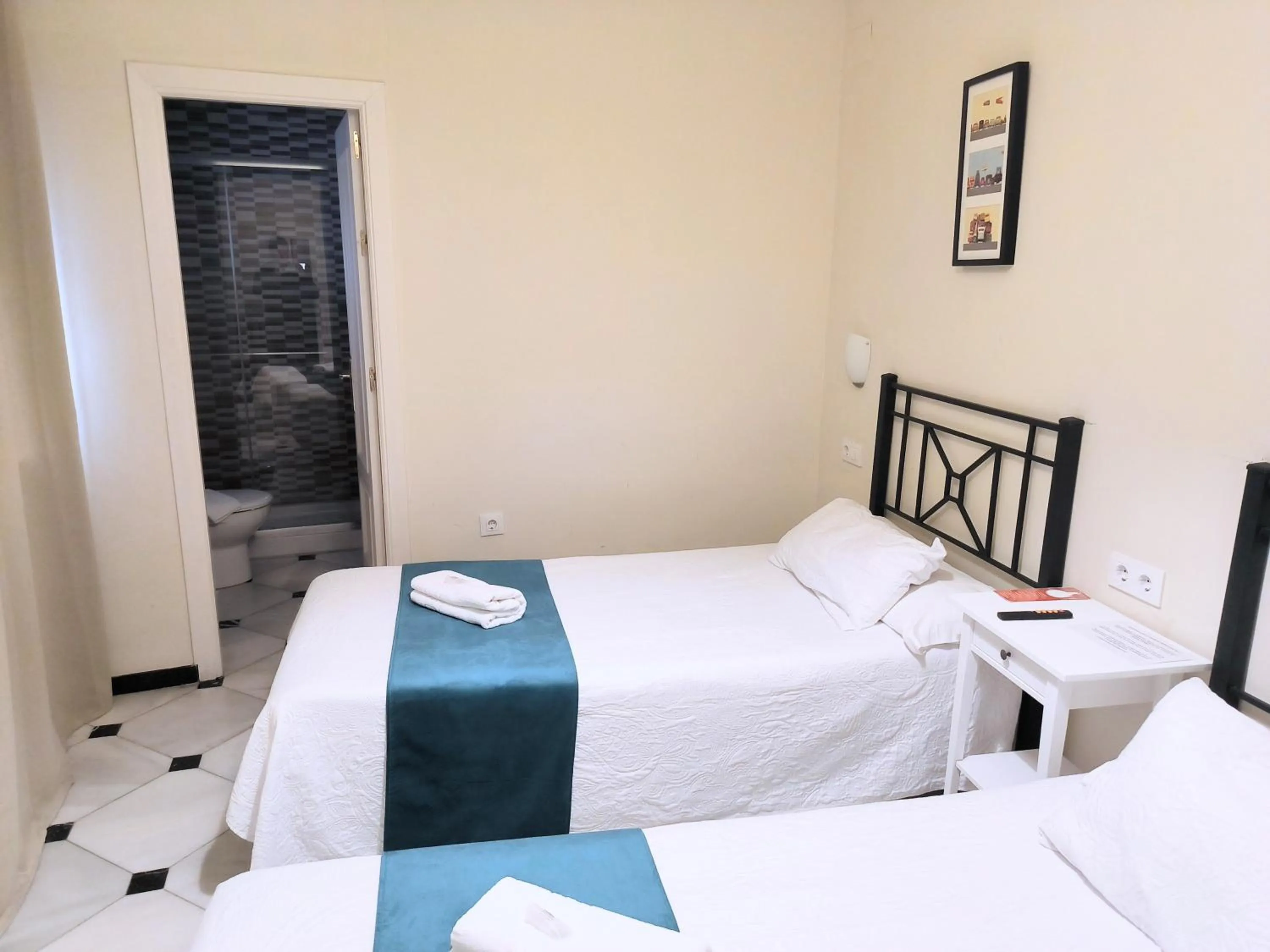 Photo of the whole room, Bed in Pension Perez Montilla