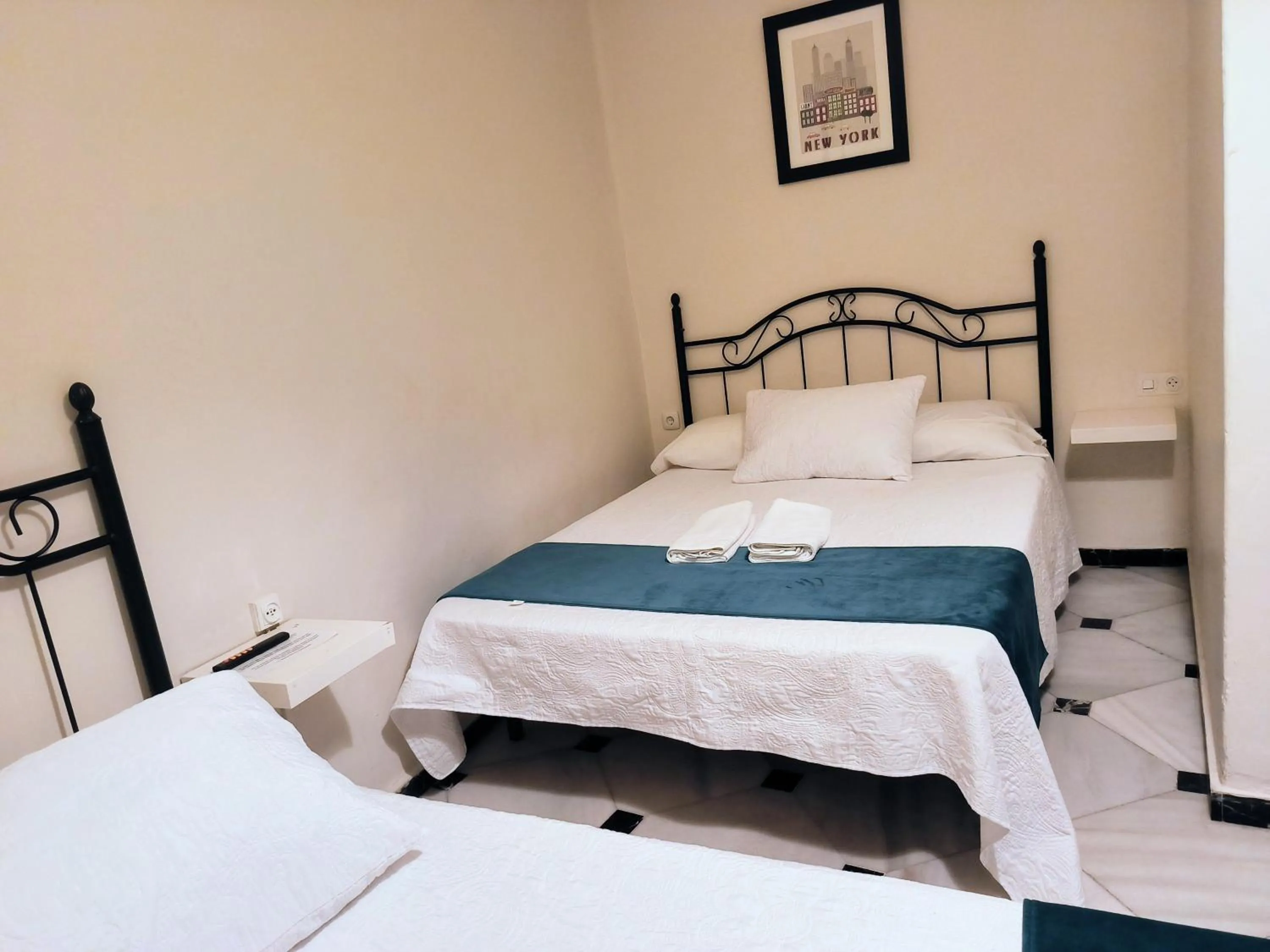 Photo of the whole room, Bed in Pension Perez Montilla